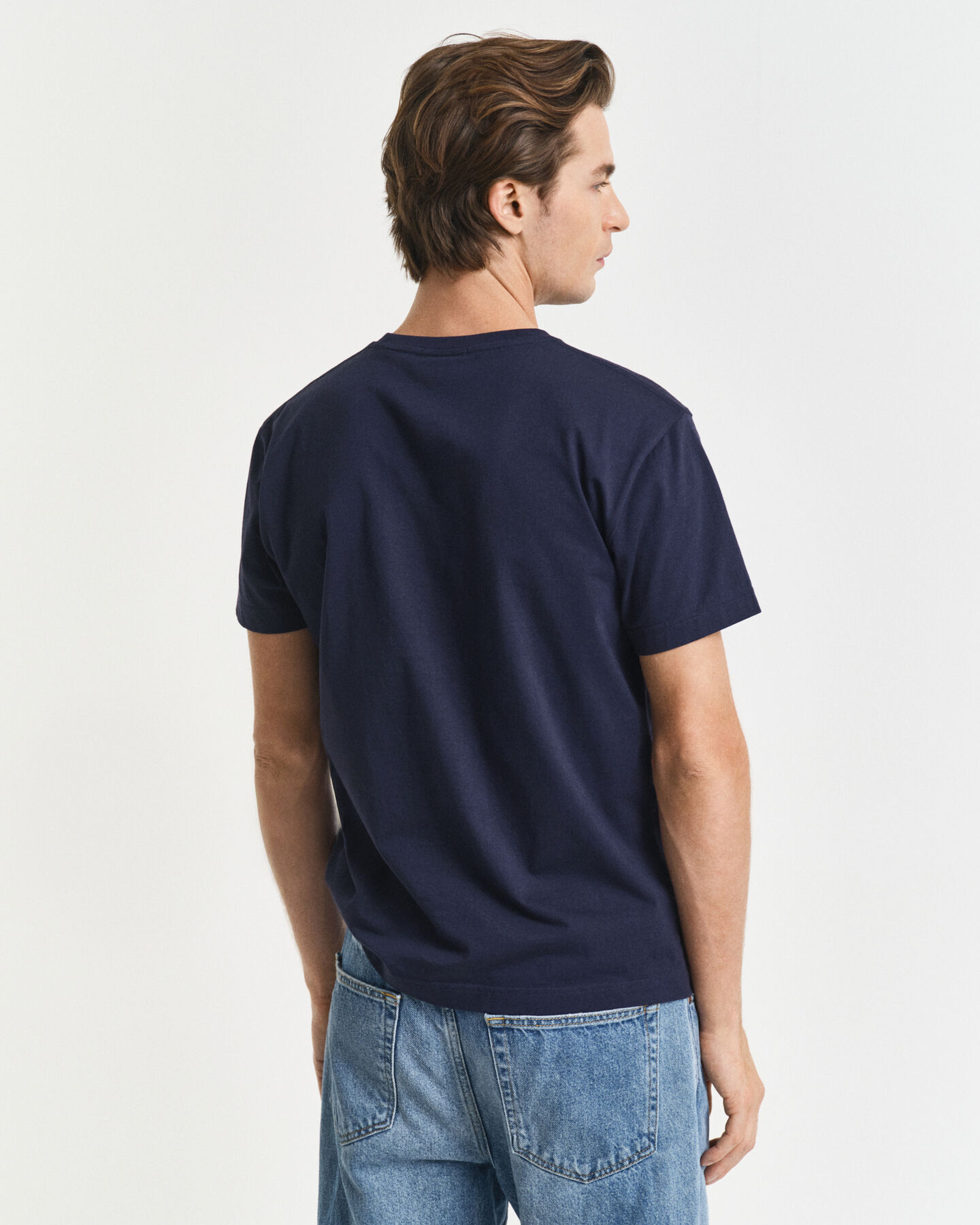 Slim fit ‑mitoitettu Shield-t‑paita