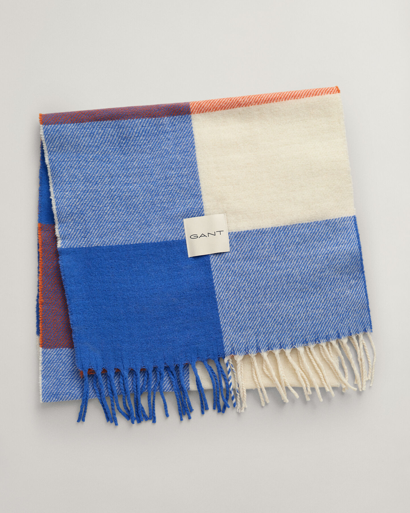 Ruudullinen kudottu huivi