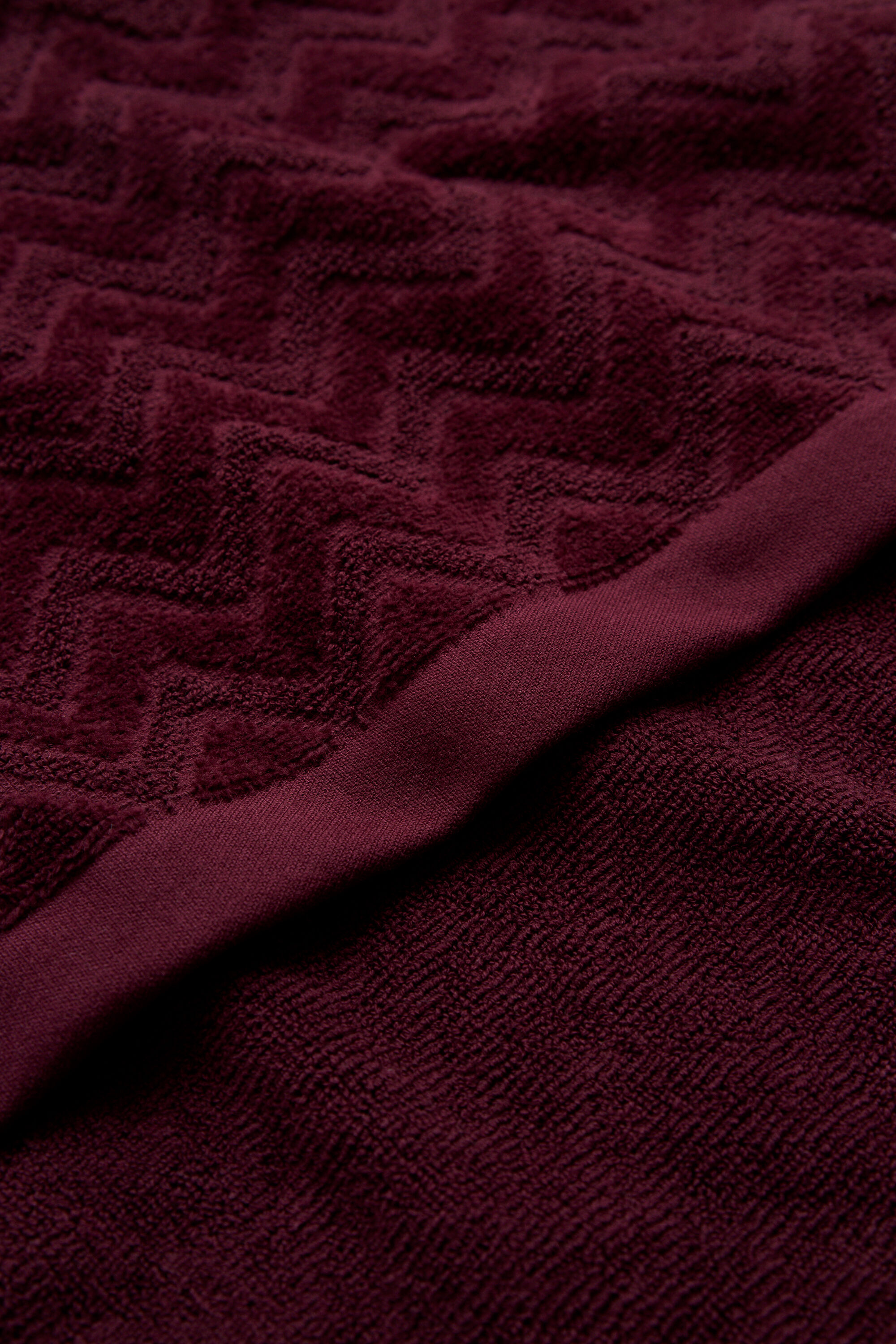 Kalanruotokuvioinen jacquard-pyyhe (50 cm x 70 cm)