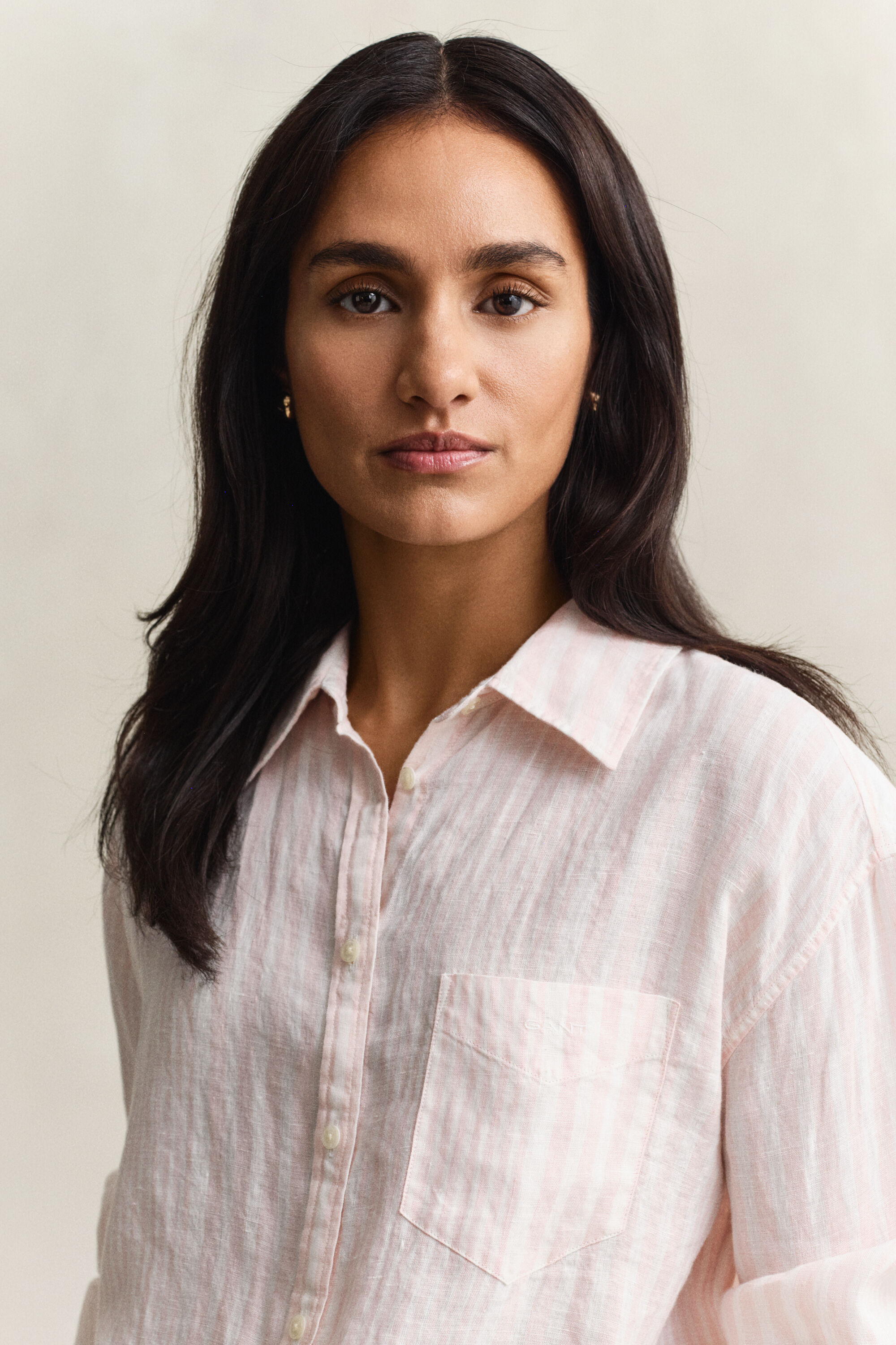 Relaxed fit ‑mitoitettu raidallinen pellavapaita