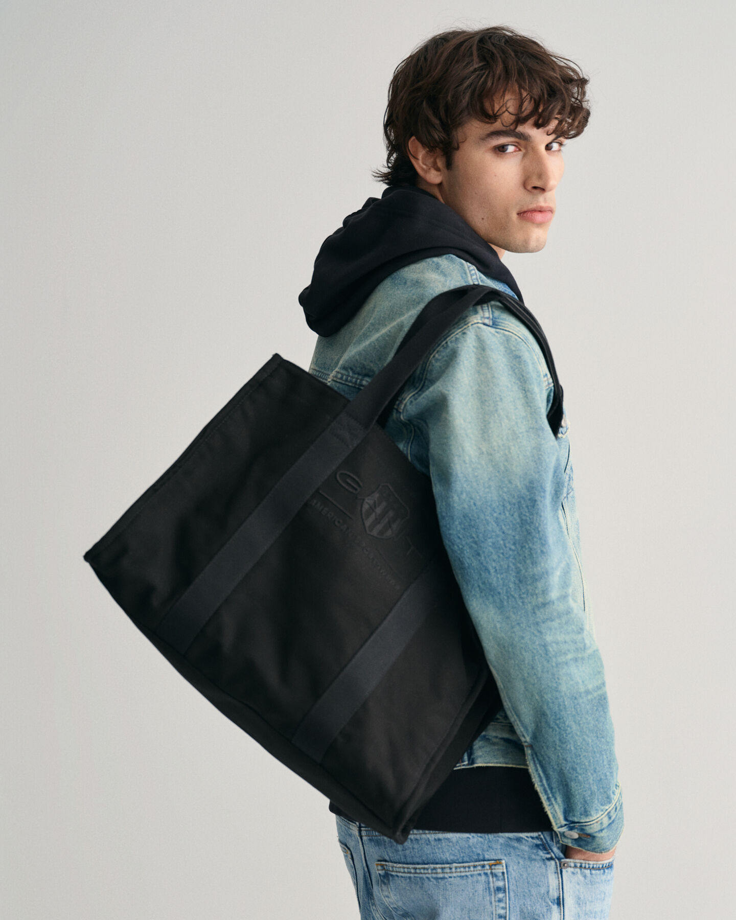 Tonal Shield ‑kanvaskassi