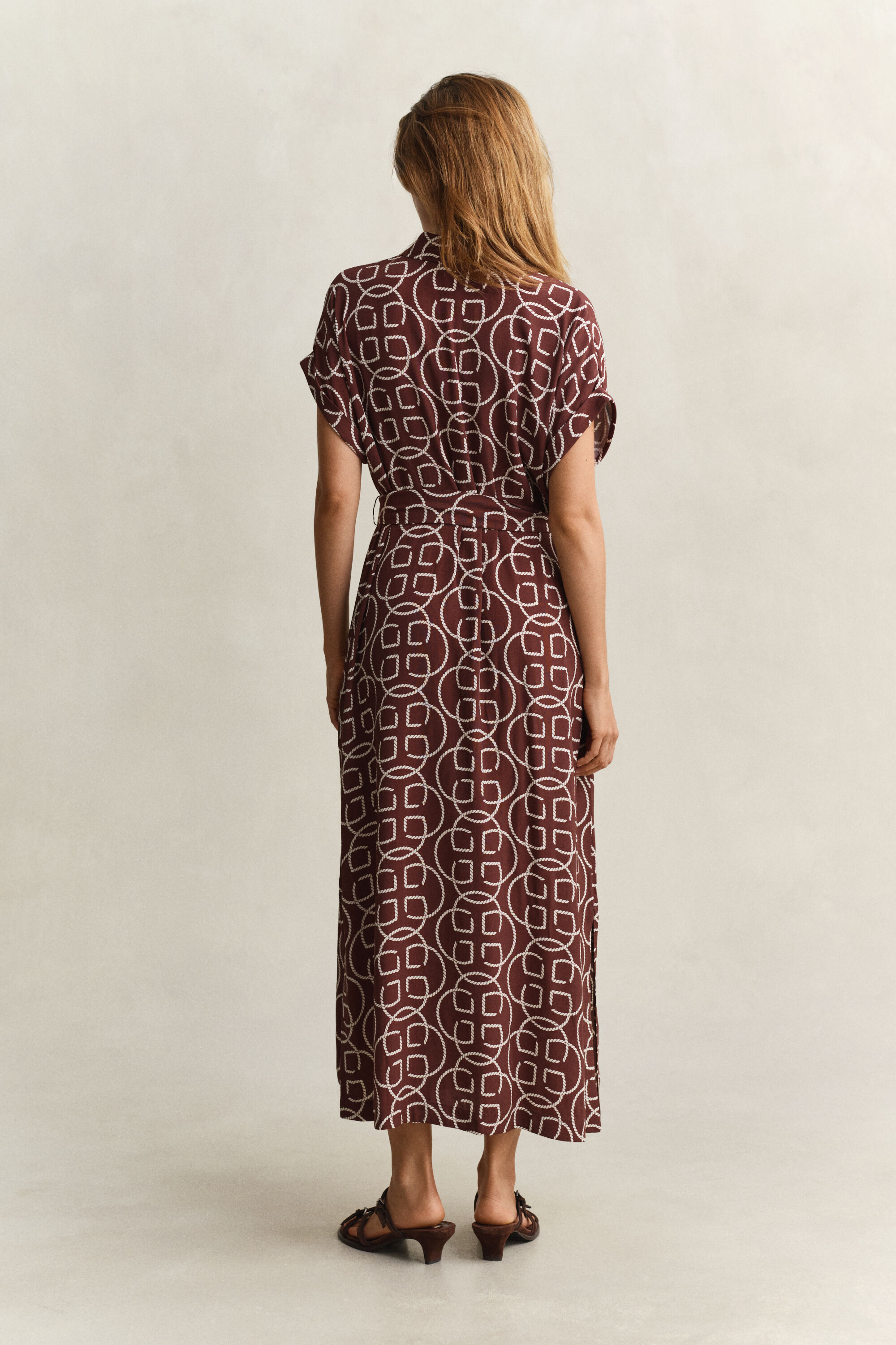 Pikkuhihainen monogrammimekko