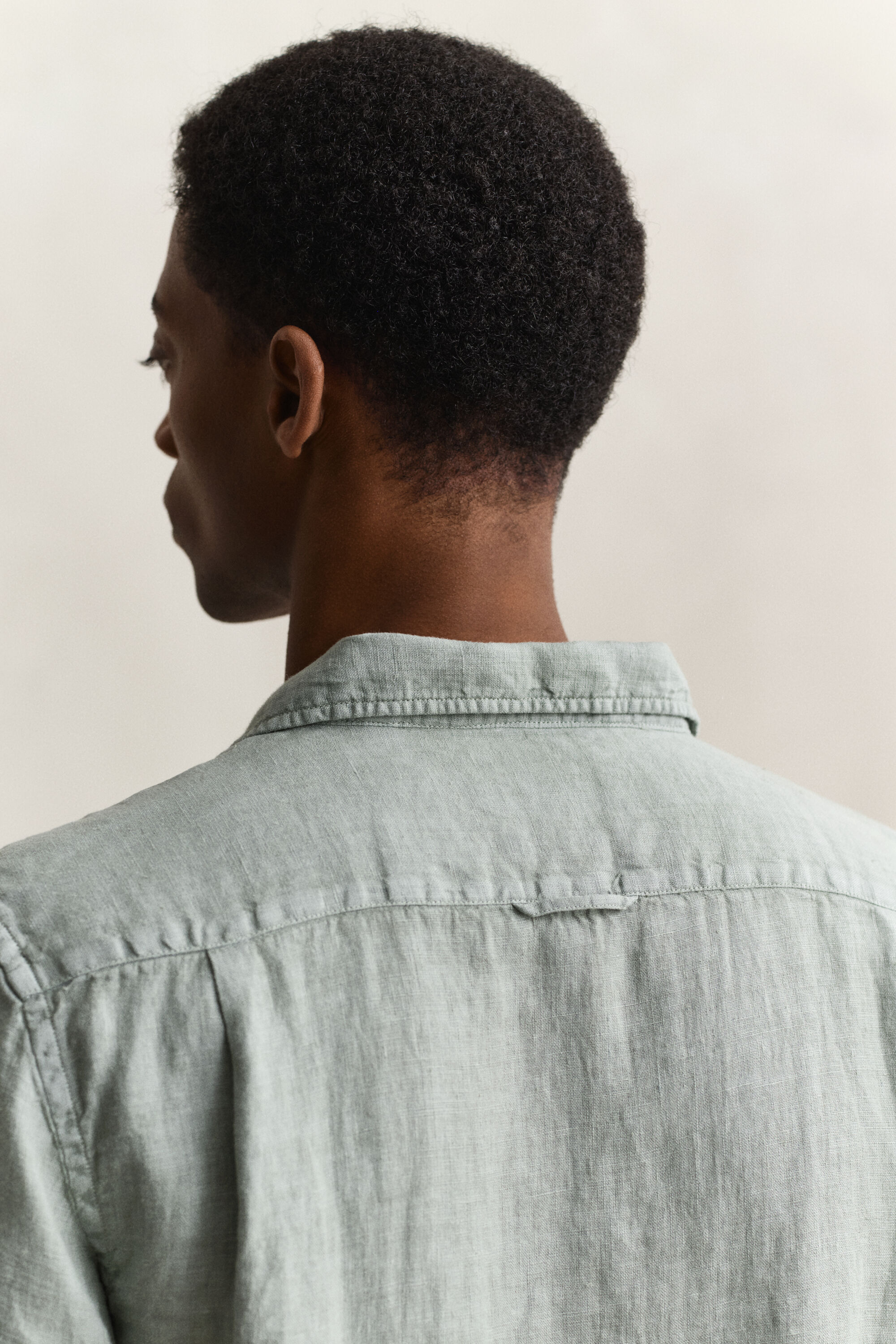 Lyhythihainen pellavapaita