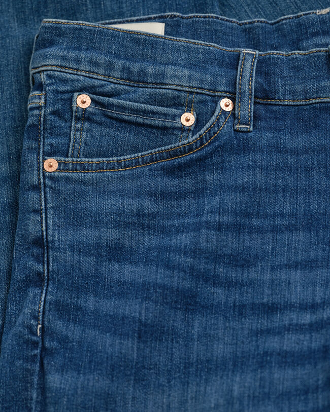 Extra slim fit ‑mitoitetut Active Recover -farkut