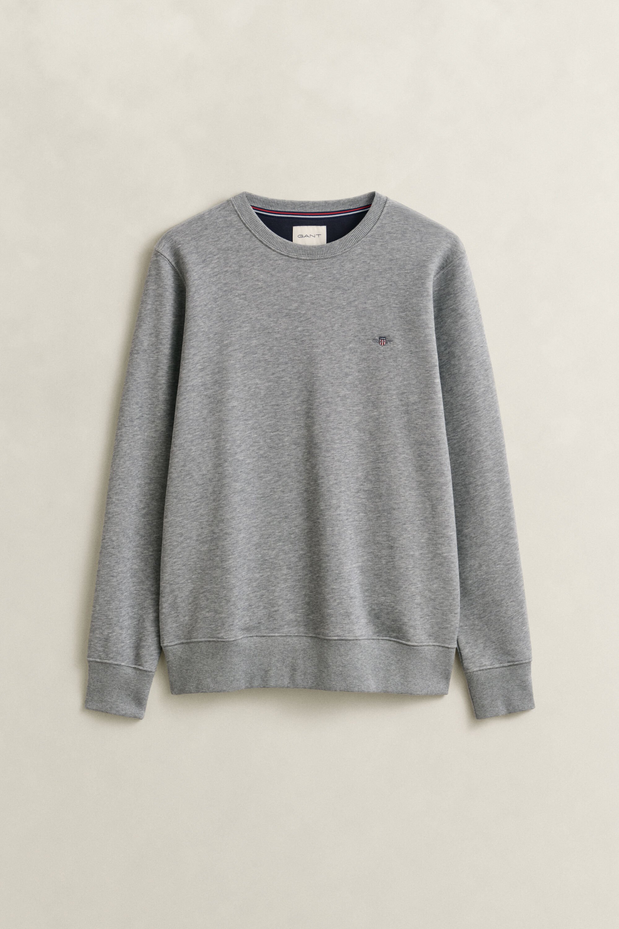 Shield-collegepaita, jossa pyöreä pääntie