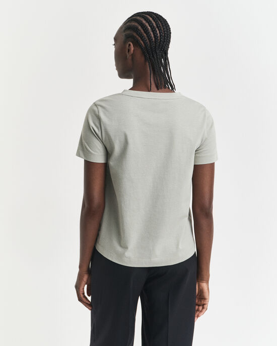 Shield-t‑paita, jossa v-pääntie