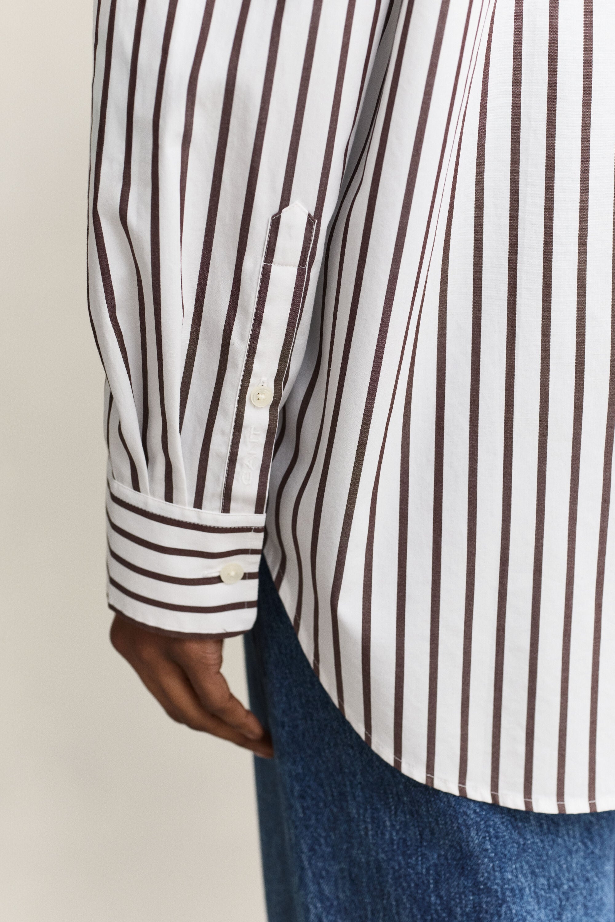 Relaxed fit ‑mitoitettu klassinen popliiniraitapaita