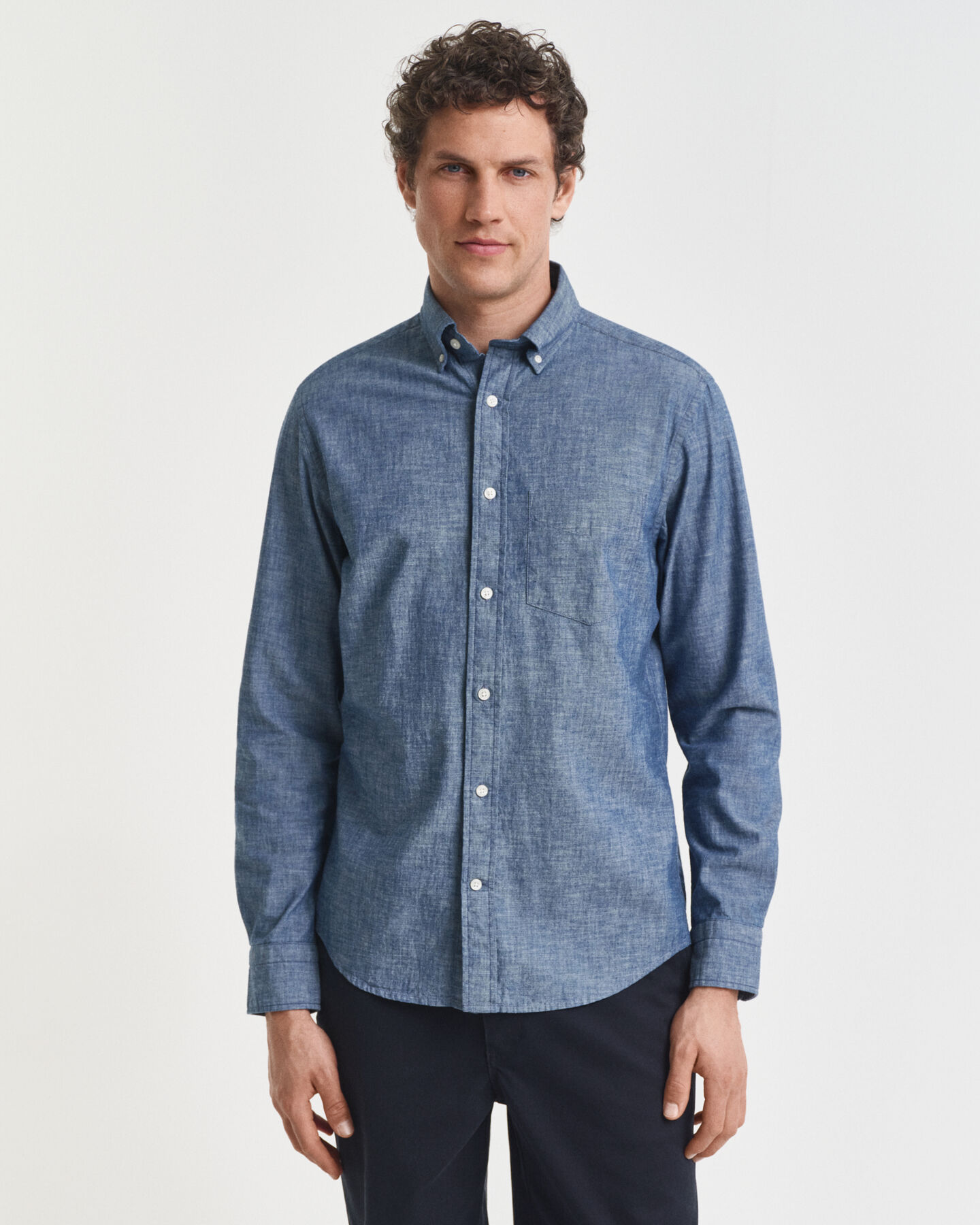 Regular fit ‑mitoitettu indigonsininen chambray-paita