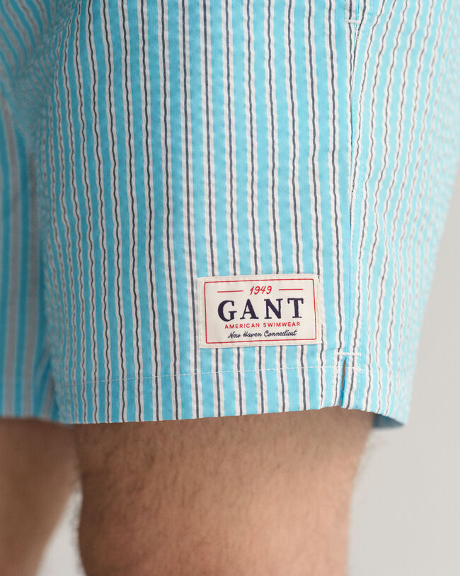Classic&nbsp;fit ‑mitoitetut seersucker-pintaiset uimashortsit