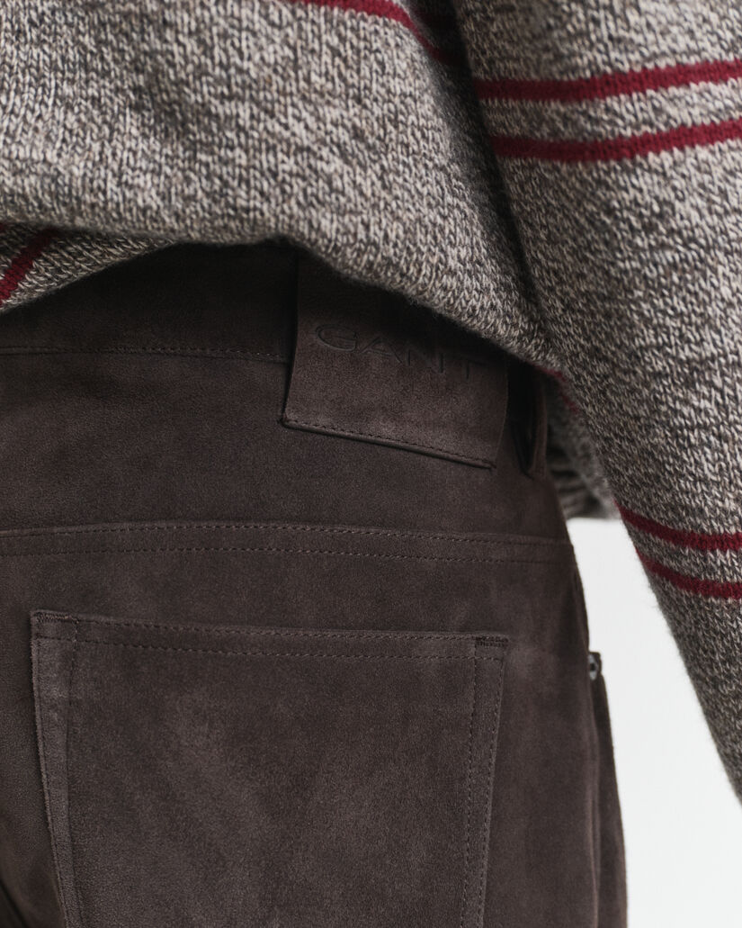 Straight fit ‑mitoitetut mokkanahkafarkut