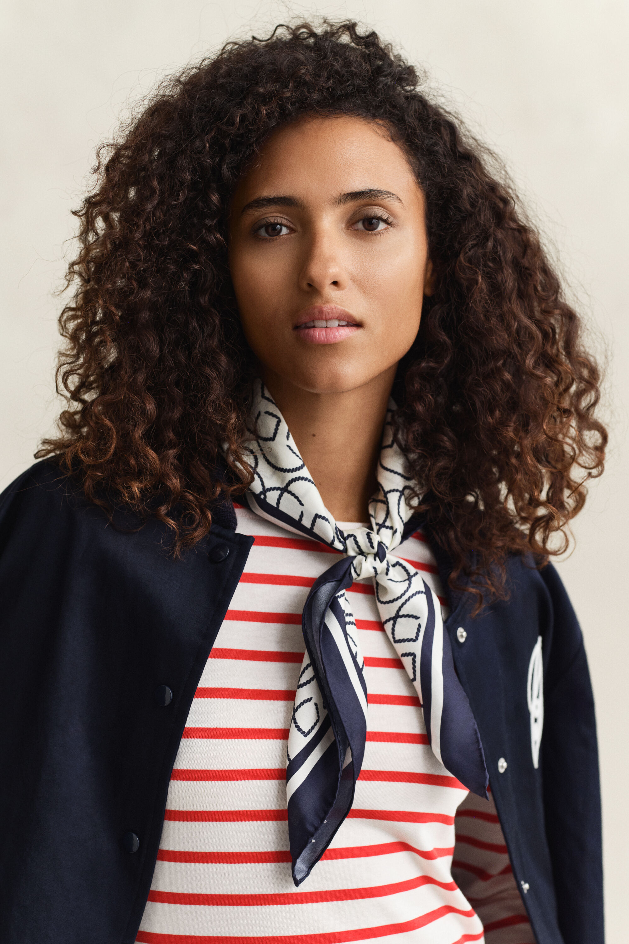 Monogrammi-silkkihuivi