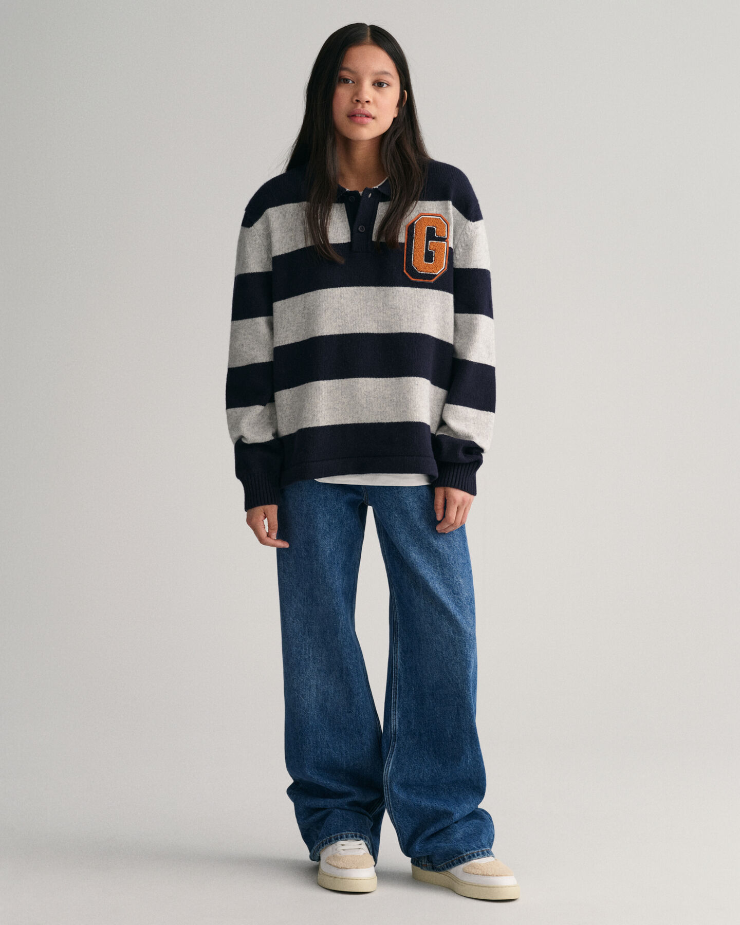 Teen Girls ‑malliston leve&auml;lahkeiset farkut