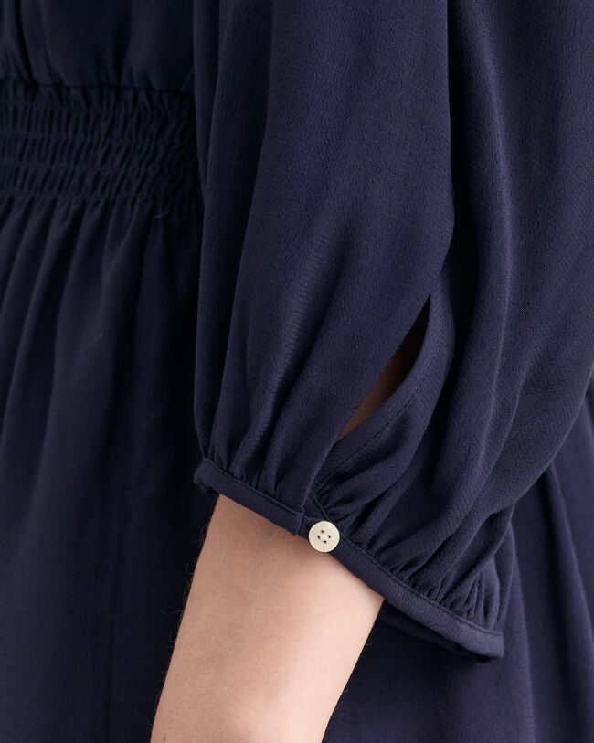 Venekauluksinen mekko