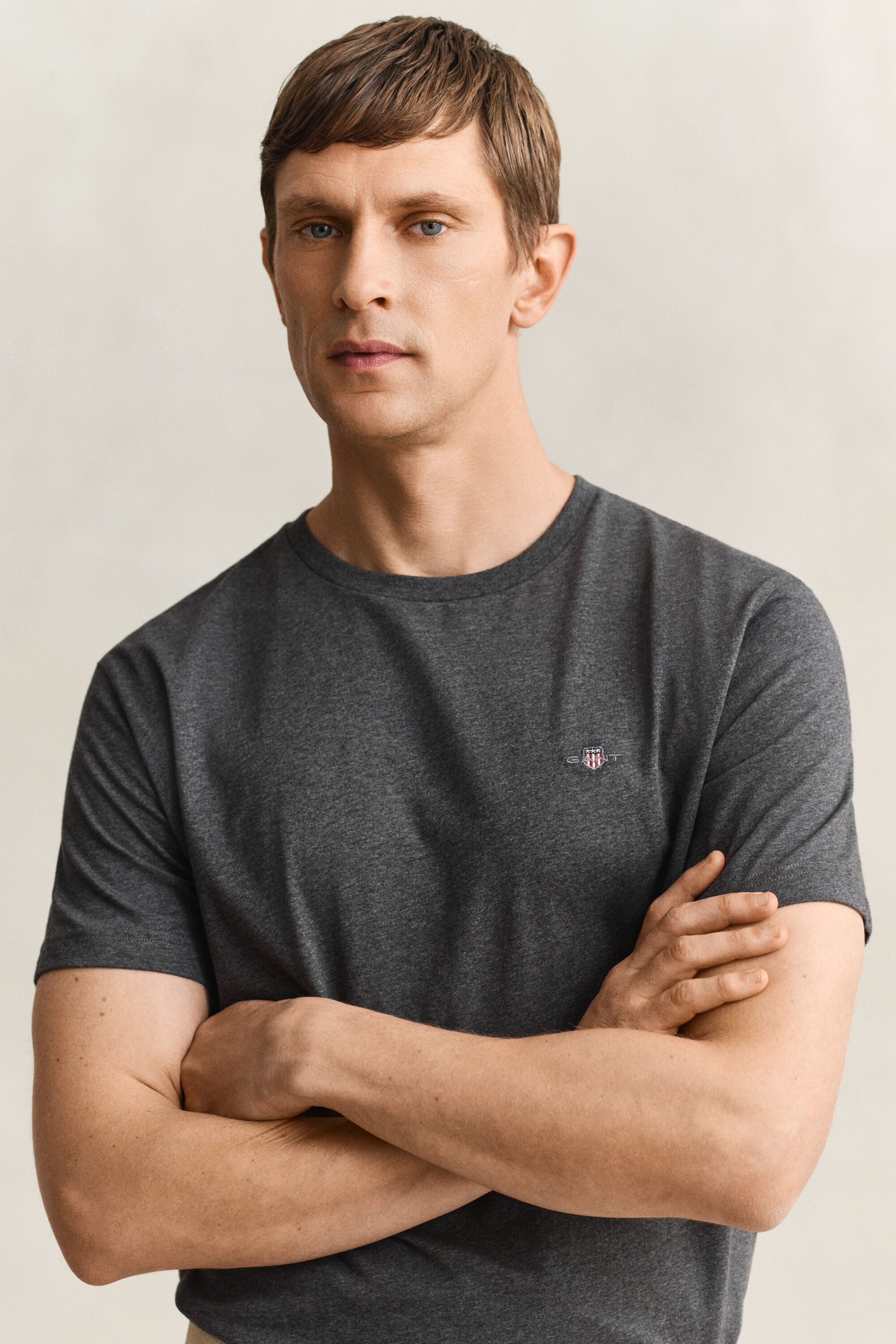 Regular fit ‑mitoitettu Shield-t‑paita