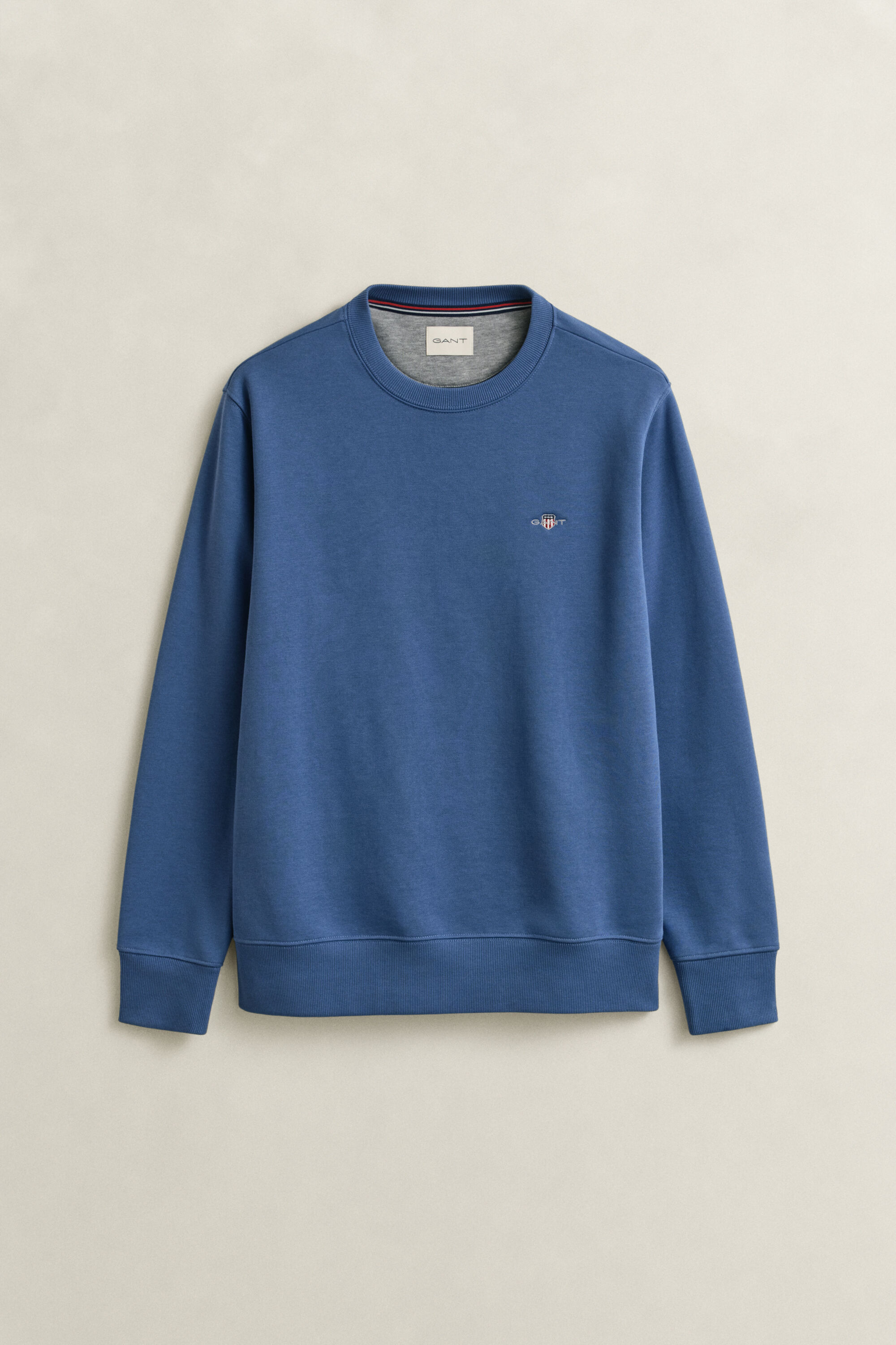 Shield-collegepaita, jossa pyöreä pääntie