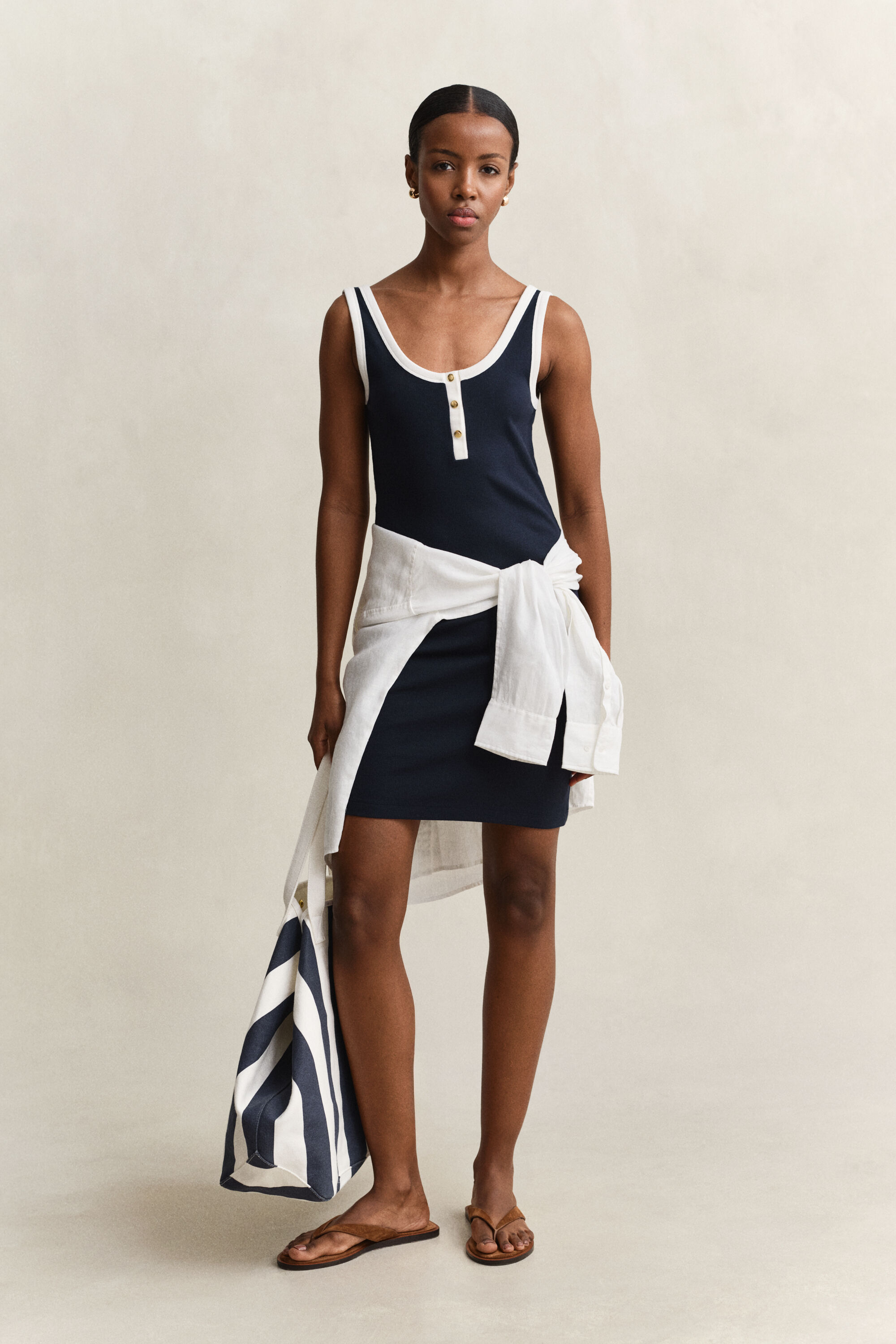 Hihaton joustinneulemekko