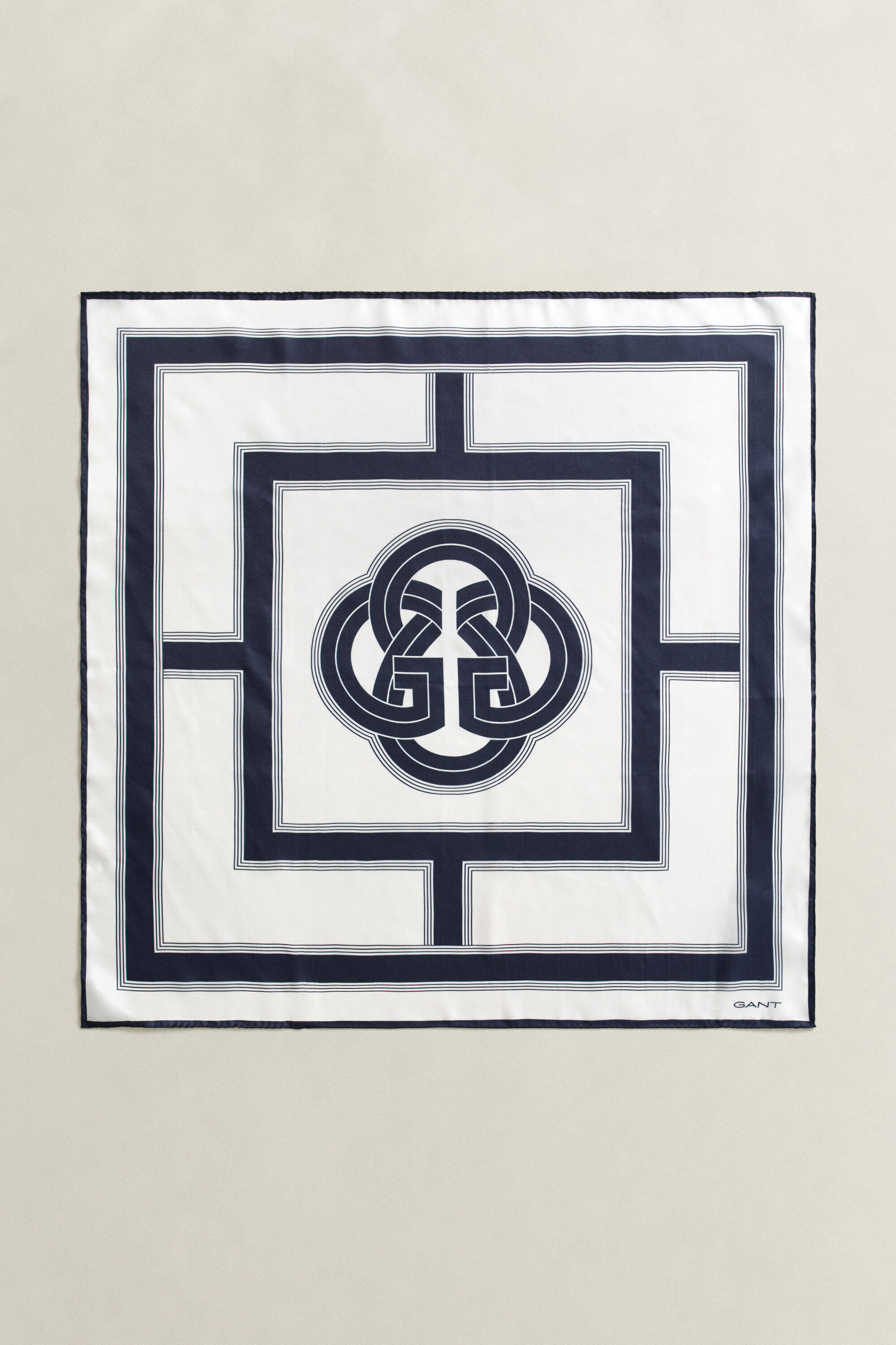 Monogrammi-silkkihuivi