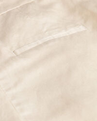 Hyvin istuvat pellavashortsit