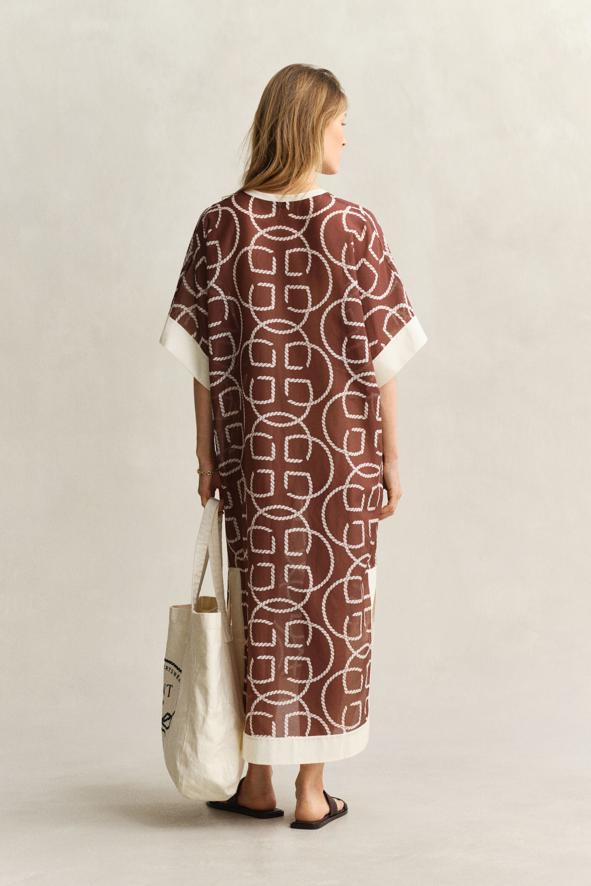 Monogrammikuvioitu puuvillasilkkikaftaani