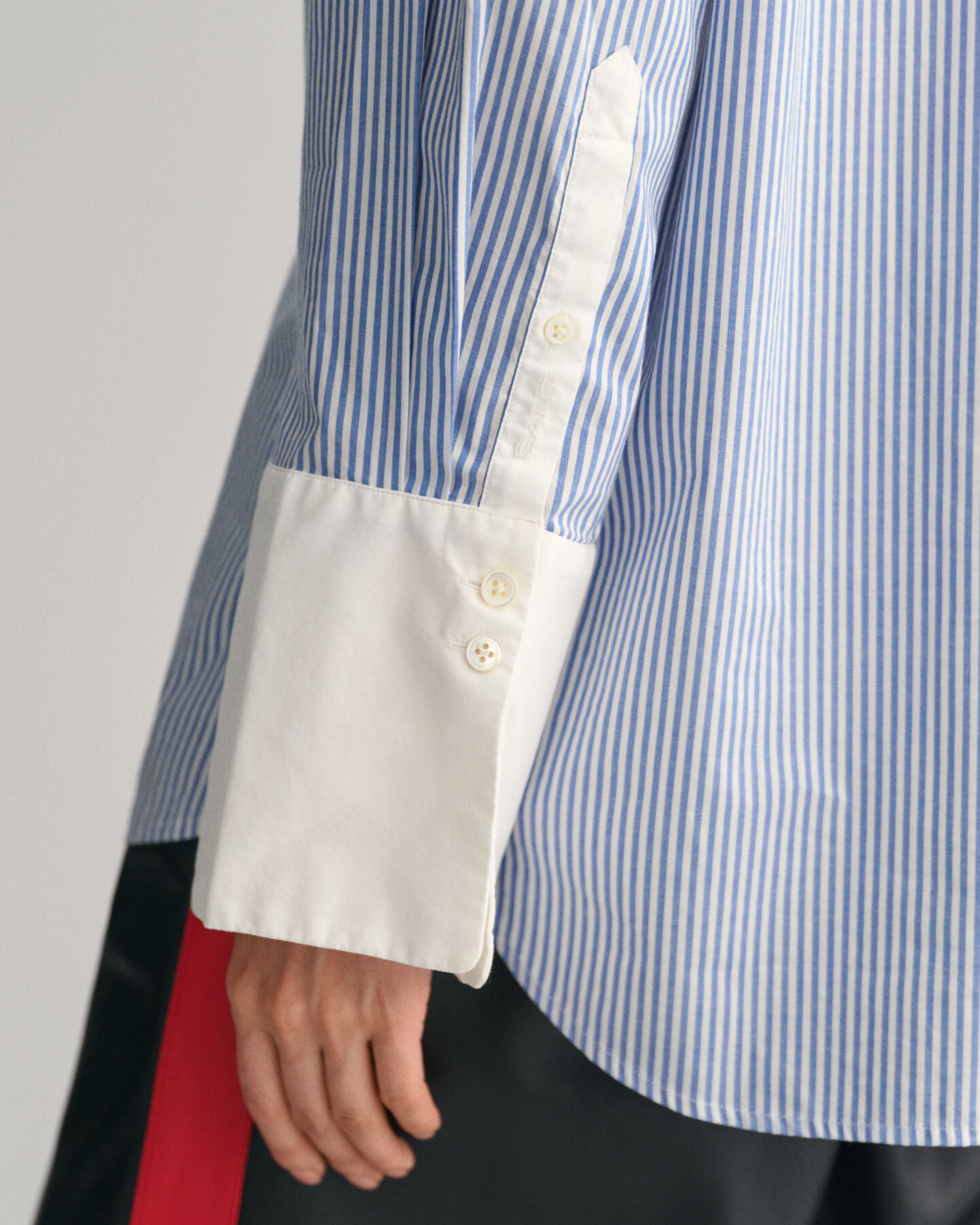 Relaxed&nbsp;fit ‑mitoitettu Contrast Collar ‑raitapaita