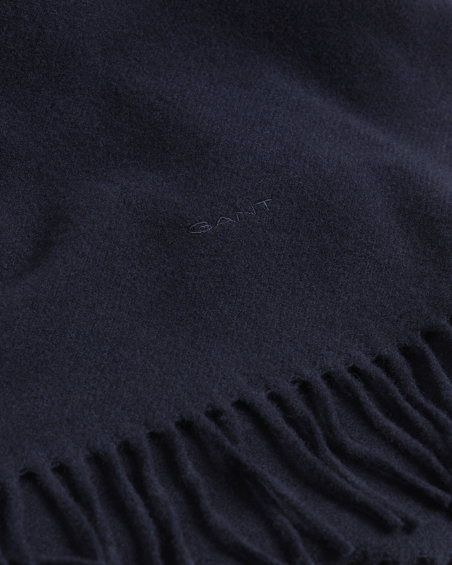 Yksivärinen villahuivi