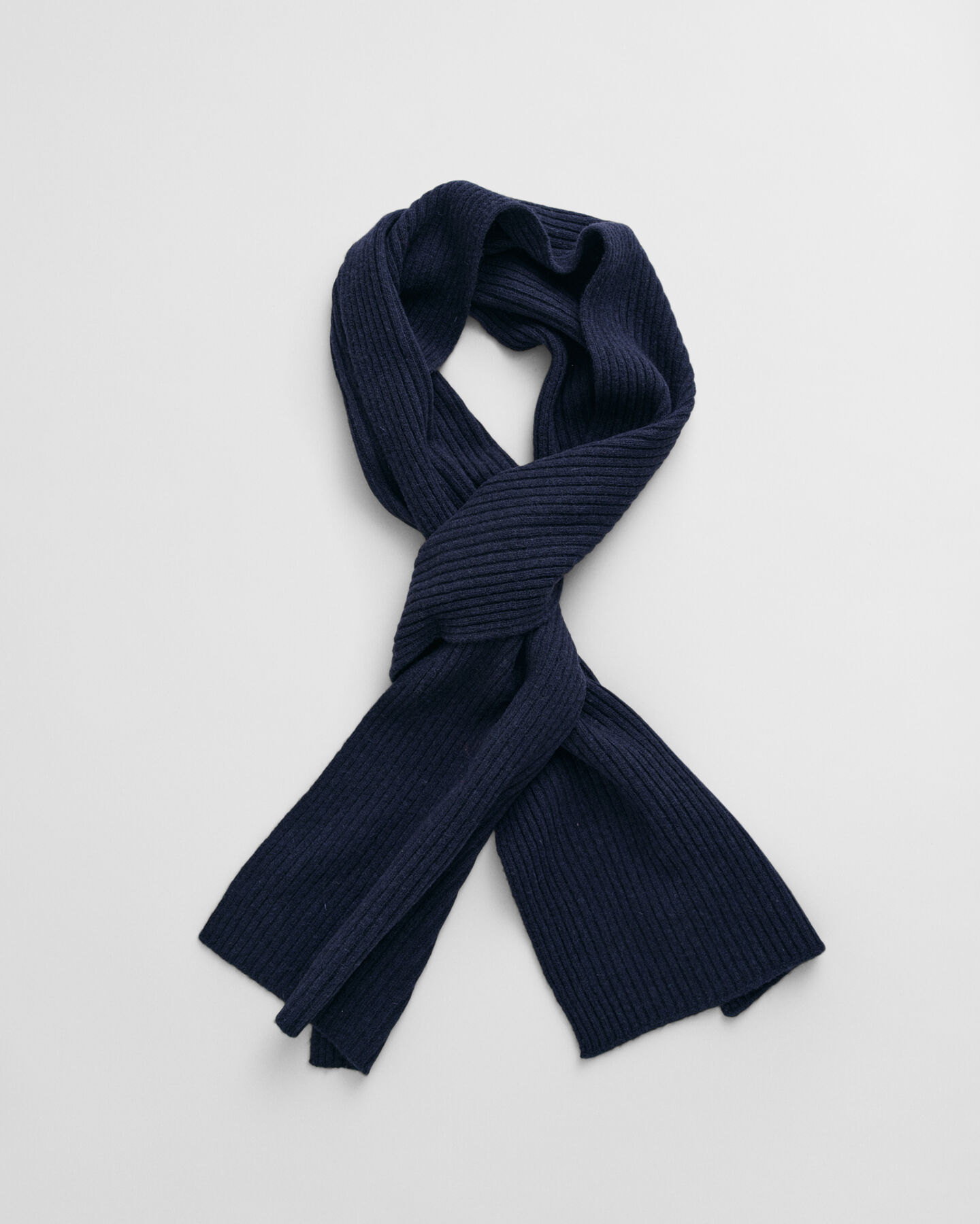 Teens-malliston villapipo ja ‑kaulaliina lahjapakkauksessa