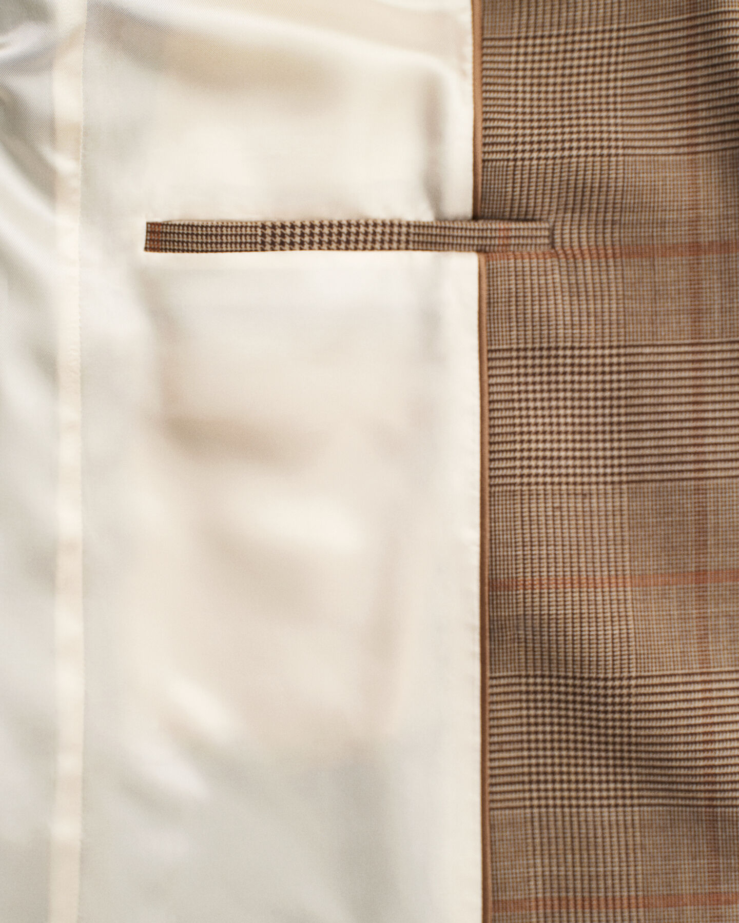 Regular fit ‑mitoitettu ruudullinen klubitakki