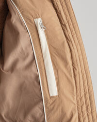 Puolipitk&auml; untuvatakki