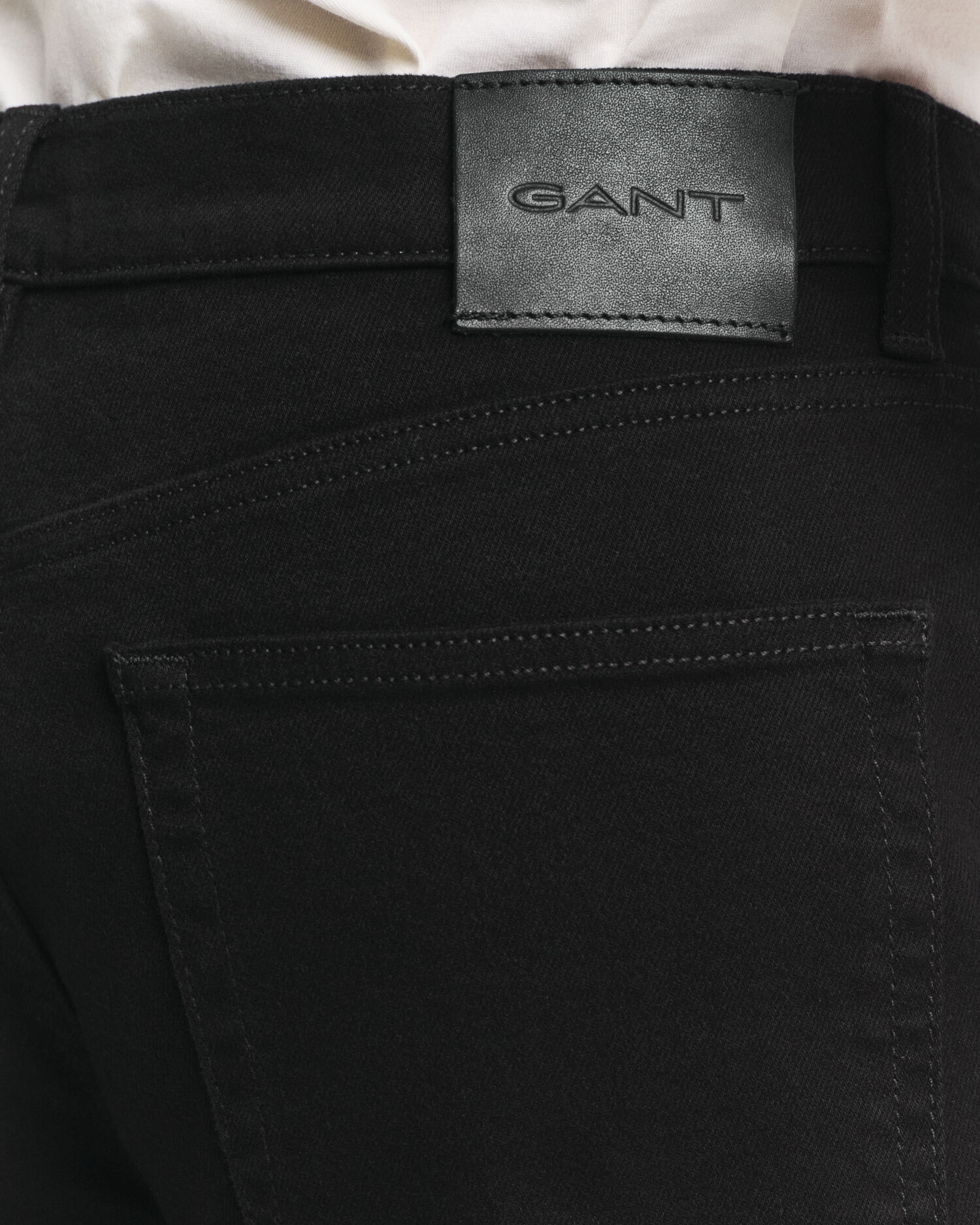 Slim fit ‑mitoitetut Stay Black ‑farkut