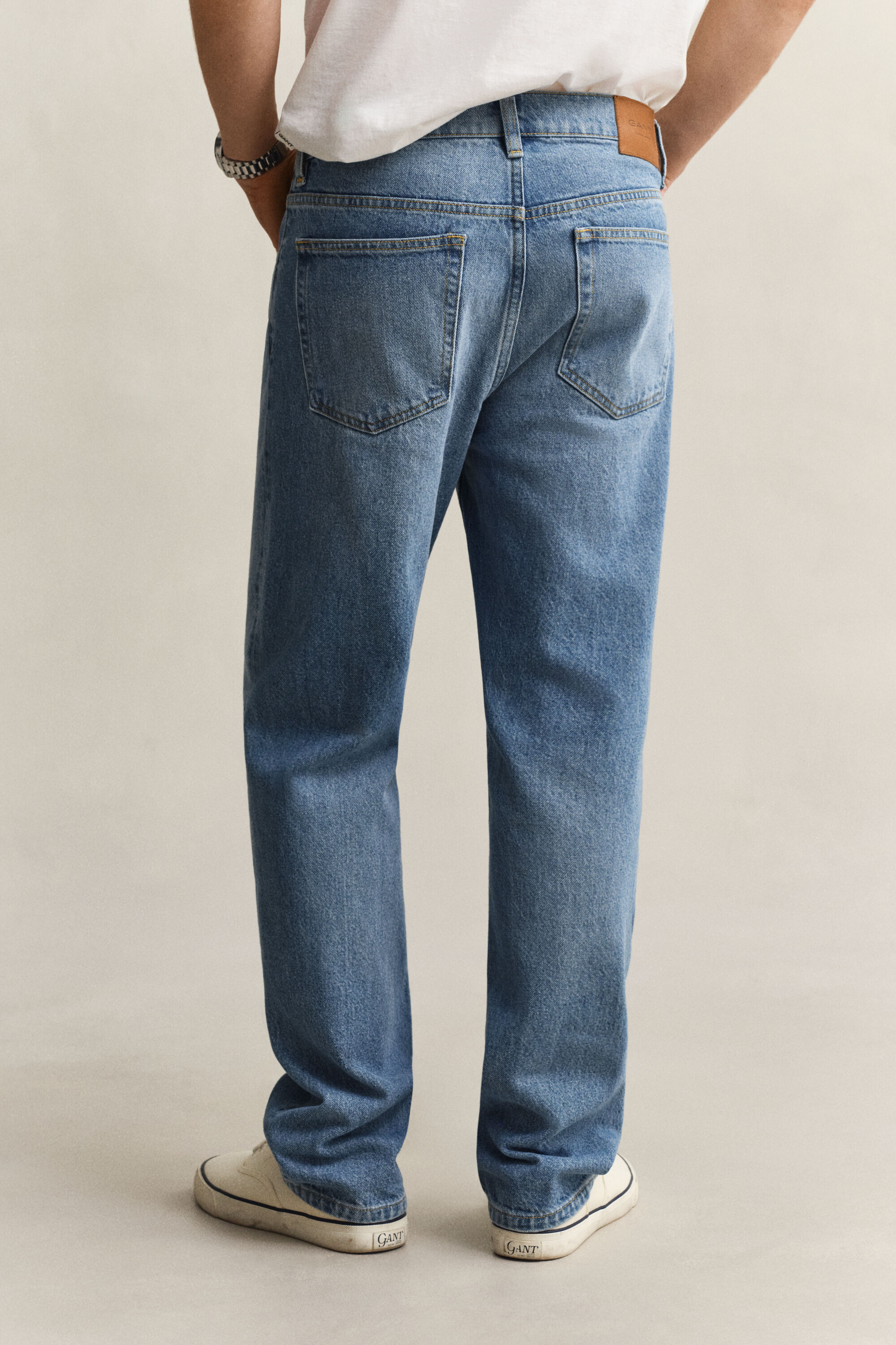 Straight fit ‑mitoitetut farkut