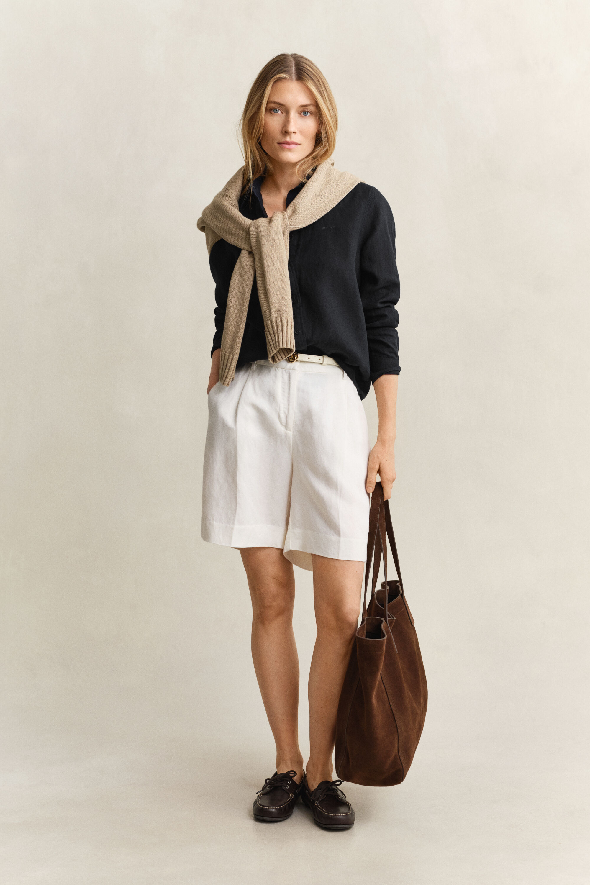 Regular fit ‑mitoitettu pellavapaita