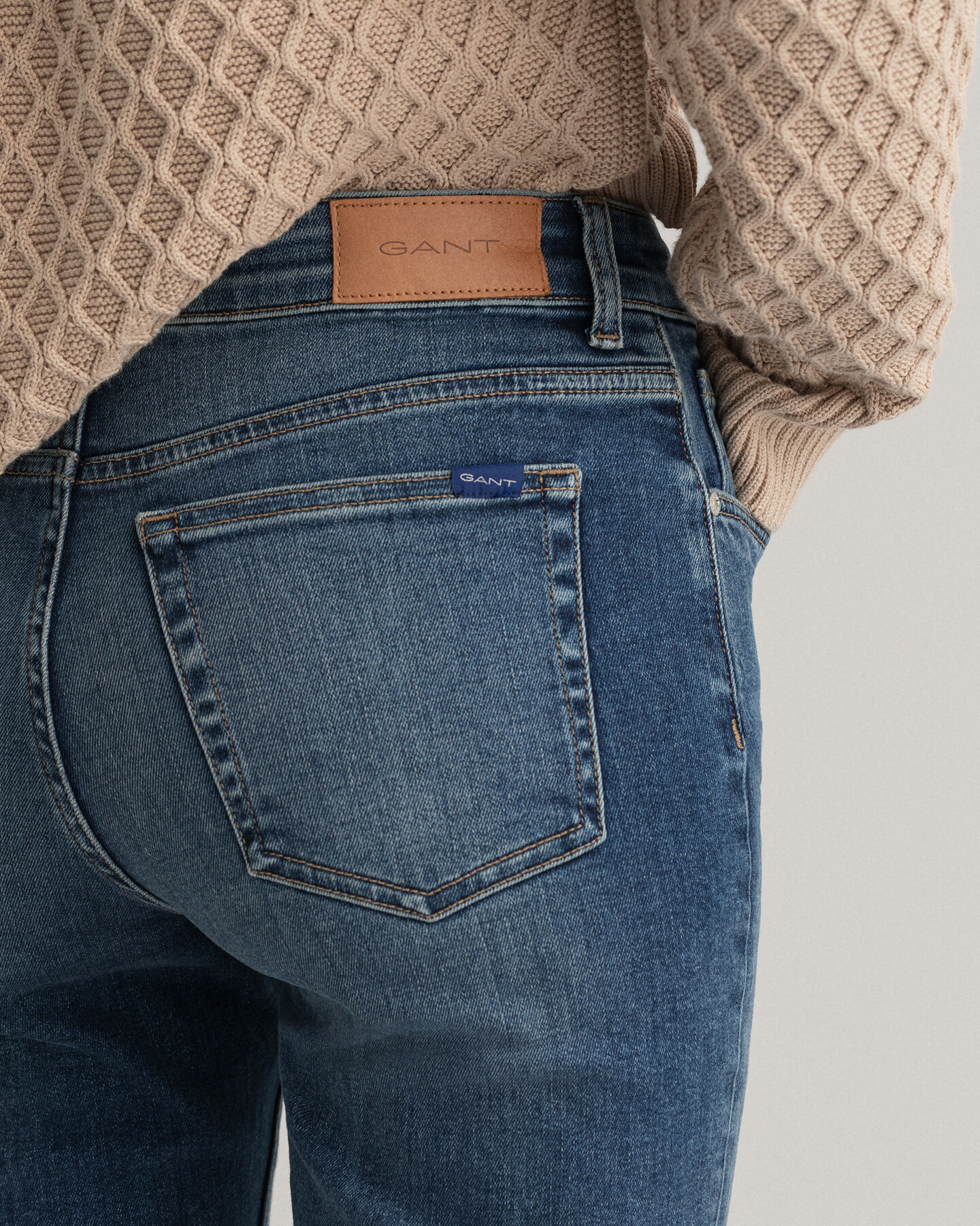 Slim&nbsp;fit ‑mitoitetut eritt&auml;in joustavat Farla-farkut