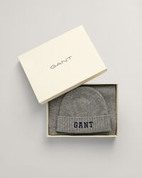 Pipo ja huivi lahjapakkauksessa