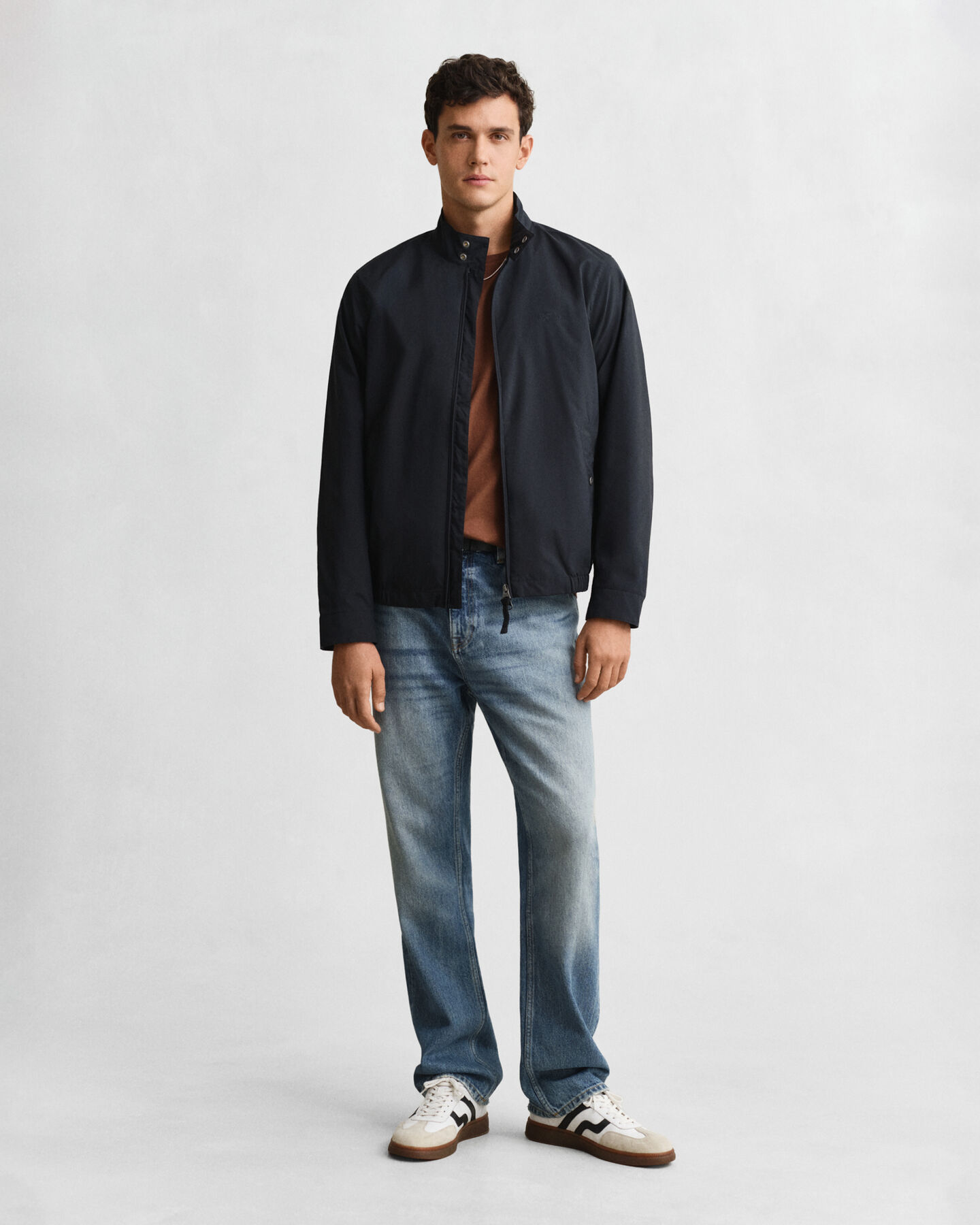 Regular fit ‑mitoitettu Shield-t‑paita