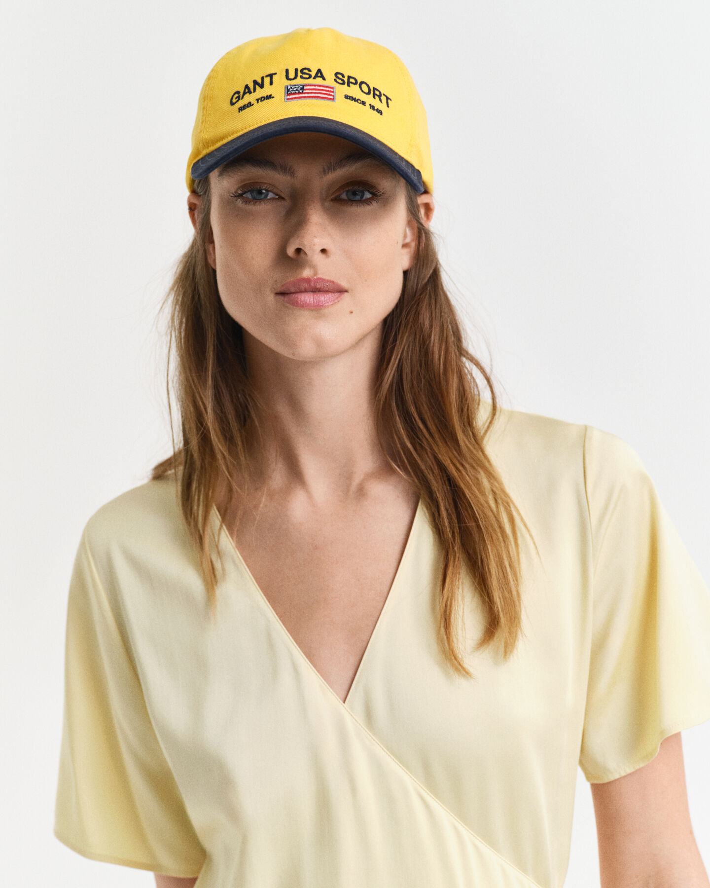 Lyhythihainen r&ouml;yhel&ouml;inen kietaisumekko