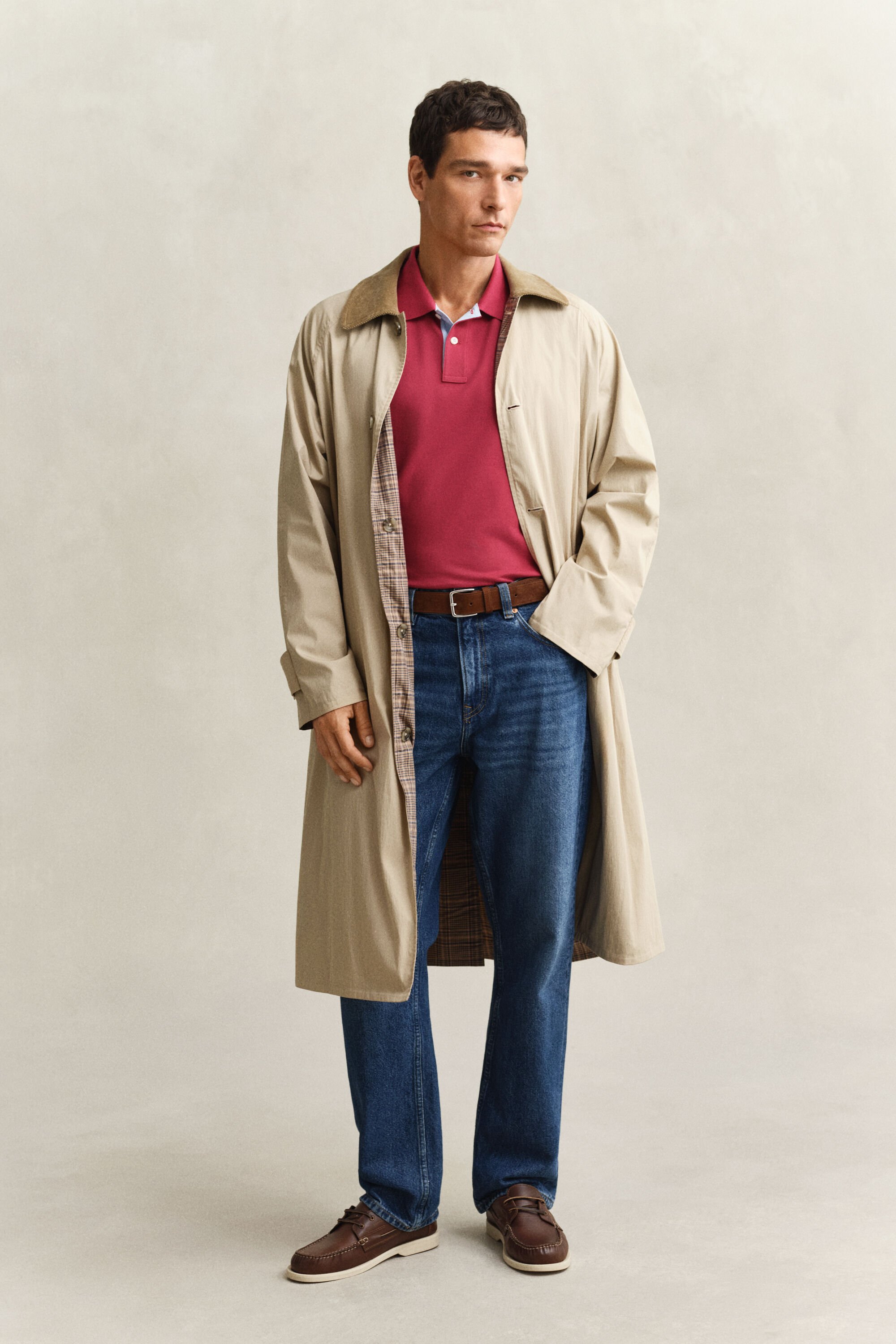 Kontrastivärinen pikeepaita