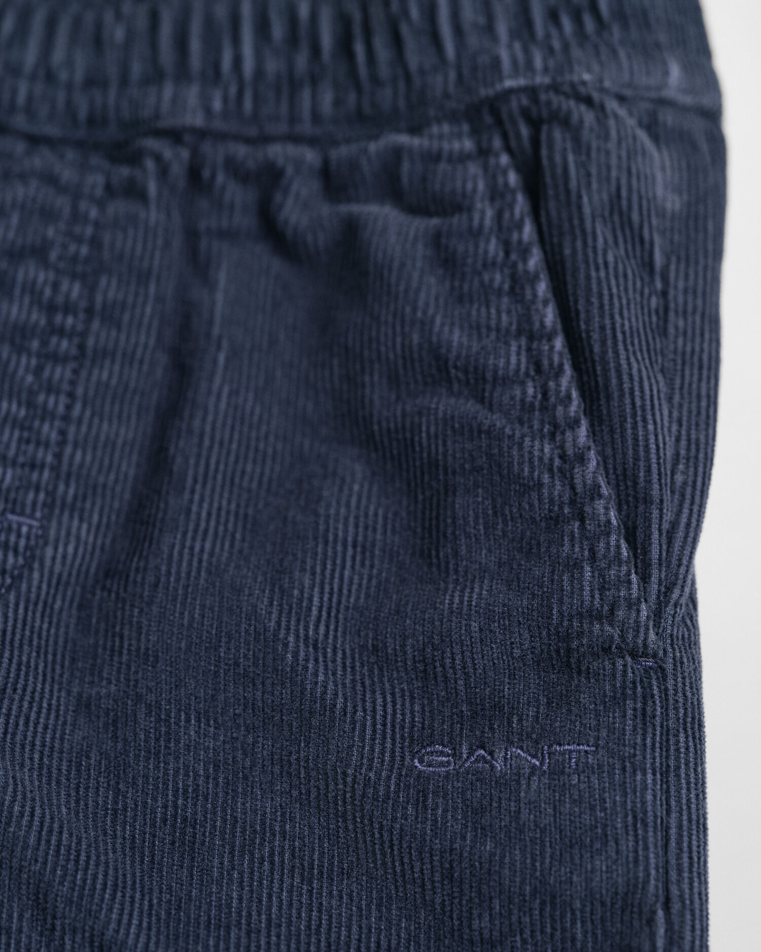 Baby-malliston joustavavyötäröiset vakosamettihousut