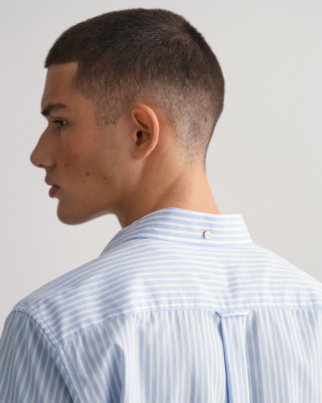 Lyhythihainen regular fit ‑mitoitettu raidallinen broadcloth-paita