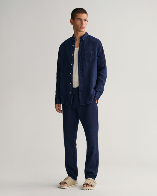 Regular&nbsp;fit ‑mitoitettu valmiina v&auml;rj&auml;tty pellavapaita