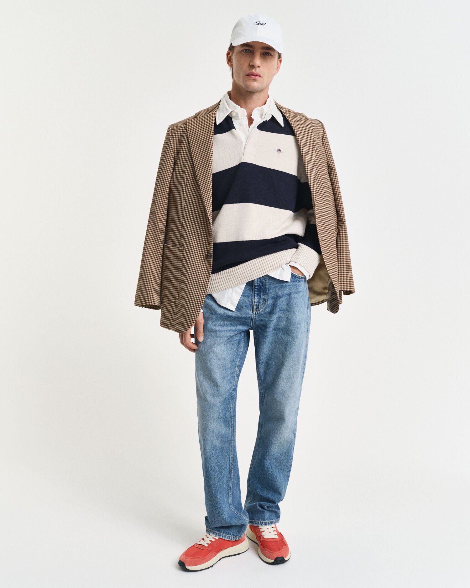 Leveäraitainen pikeeneulepusero