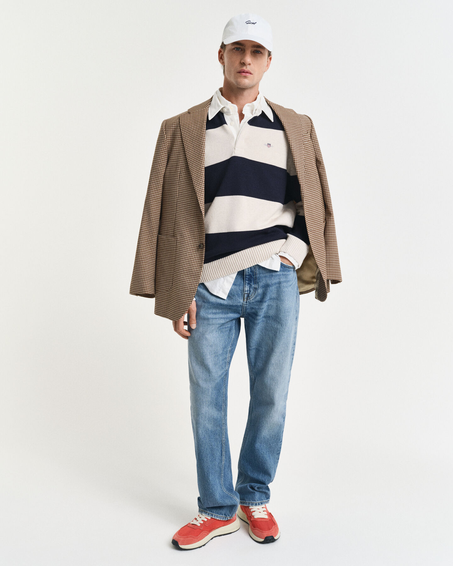 Leveäraitainen pikeeneulepusero