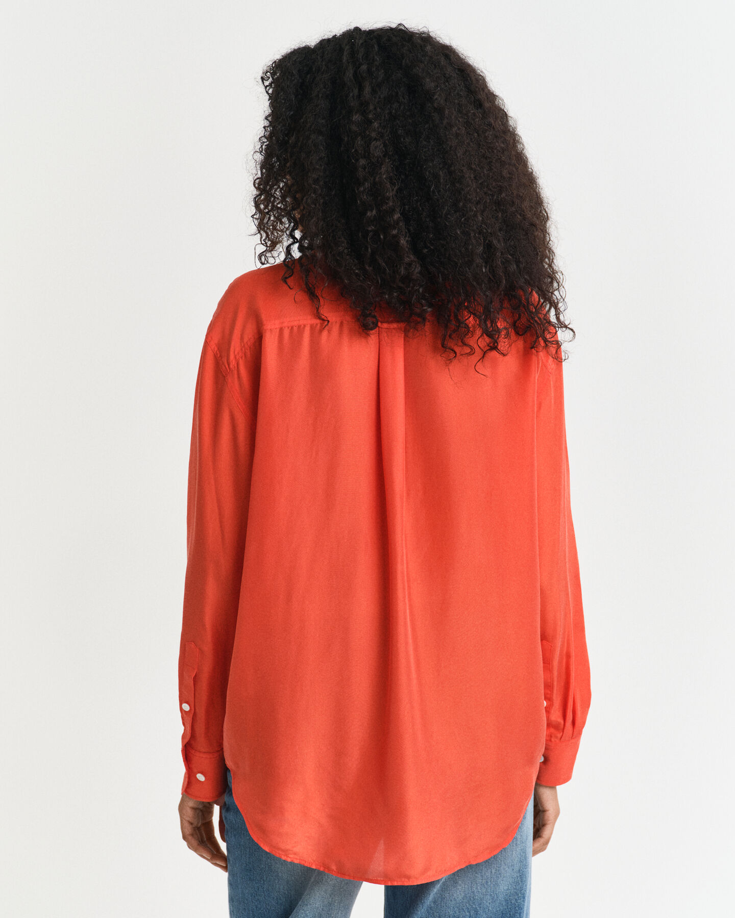 Relaxed fit ‑mitoitettu Habotai-silkkipaita