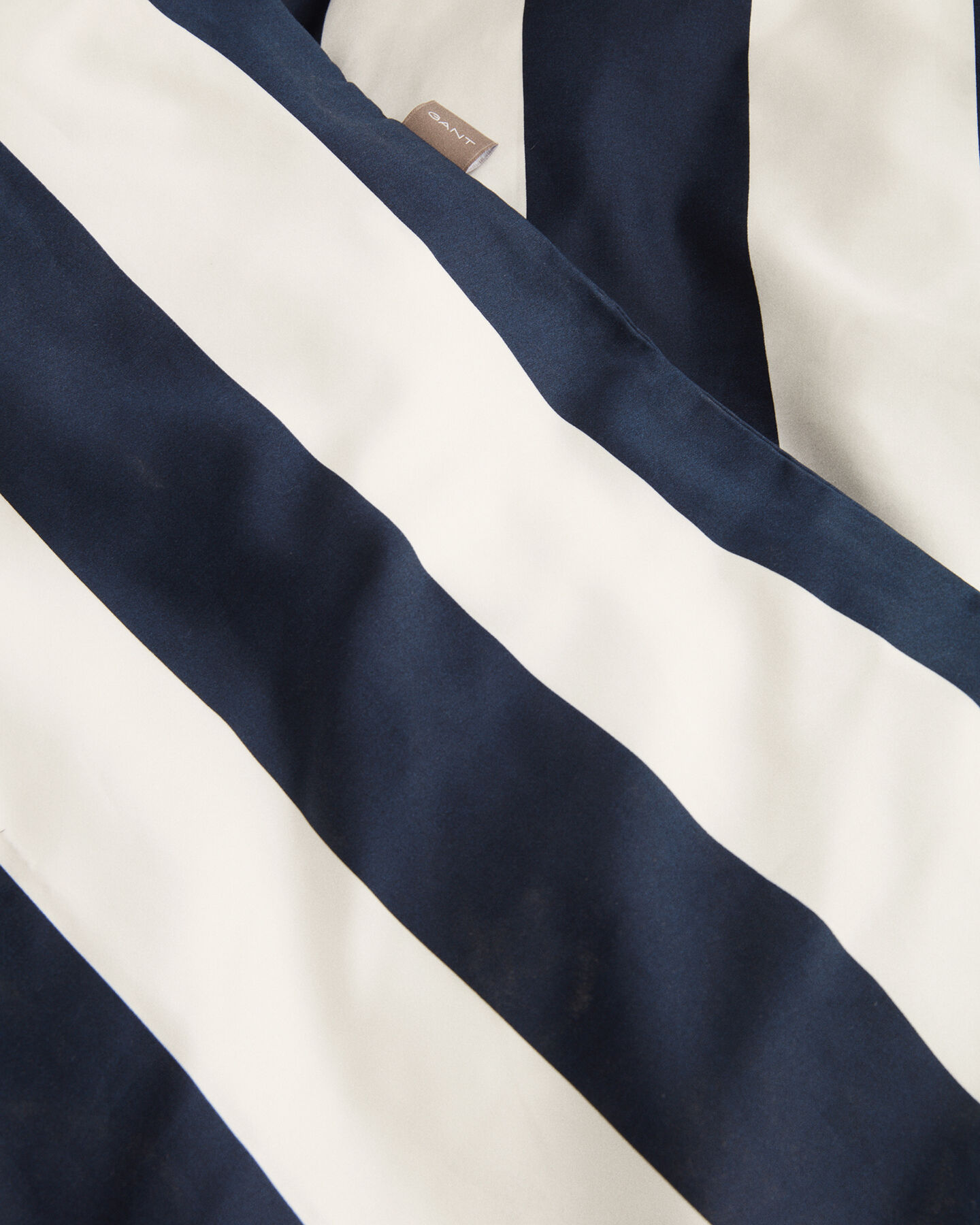 Bold Stripe ‑pussilakana parivuoteeseen