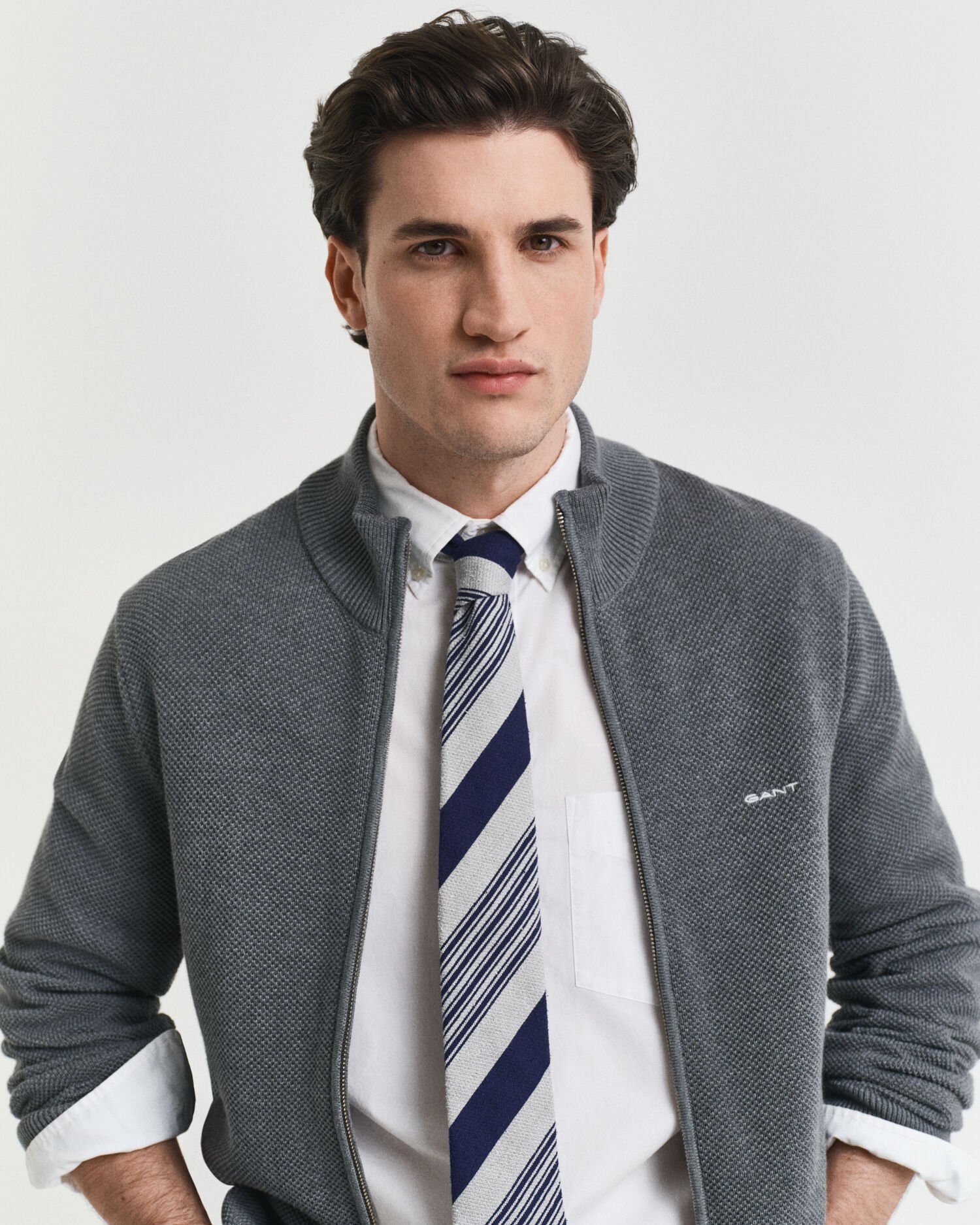 Vetoketjullinen pikeeneuletakki