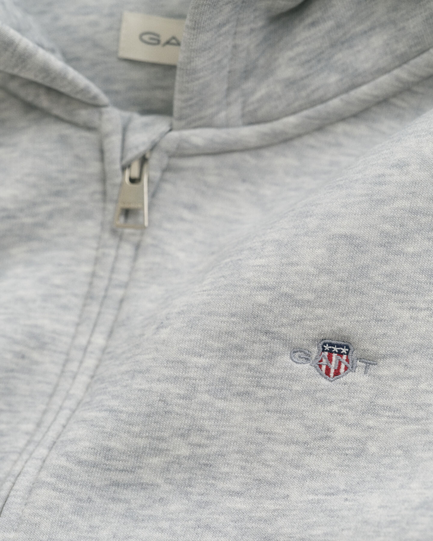 Teens-malliston Shield‑vetoketjuhuppari