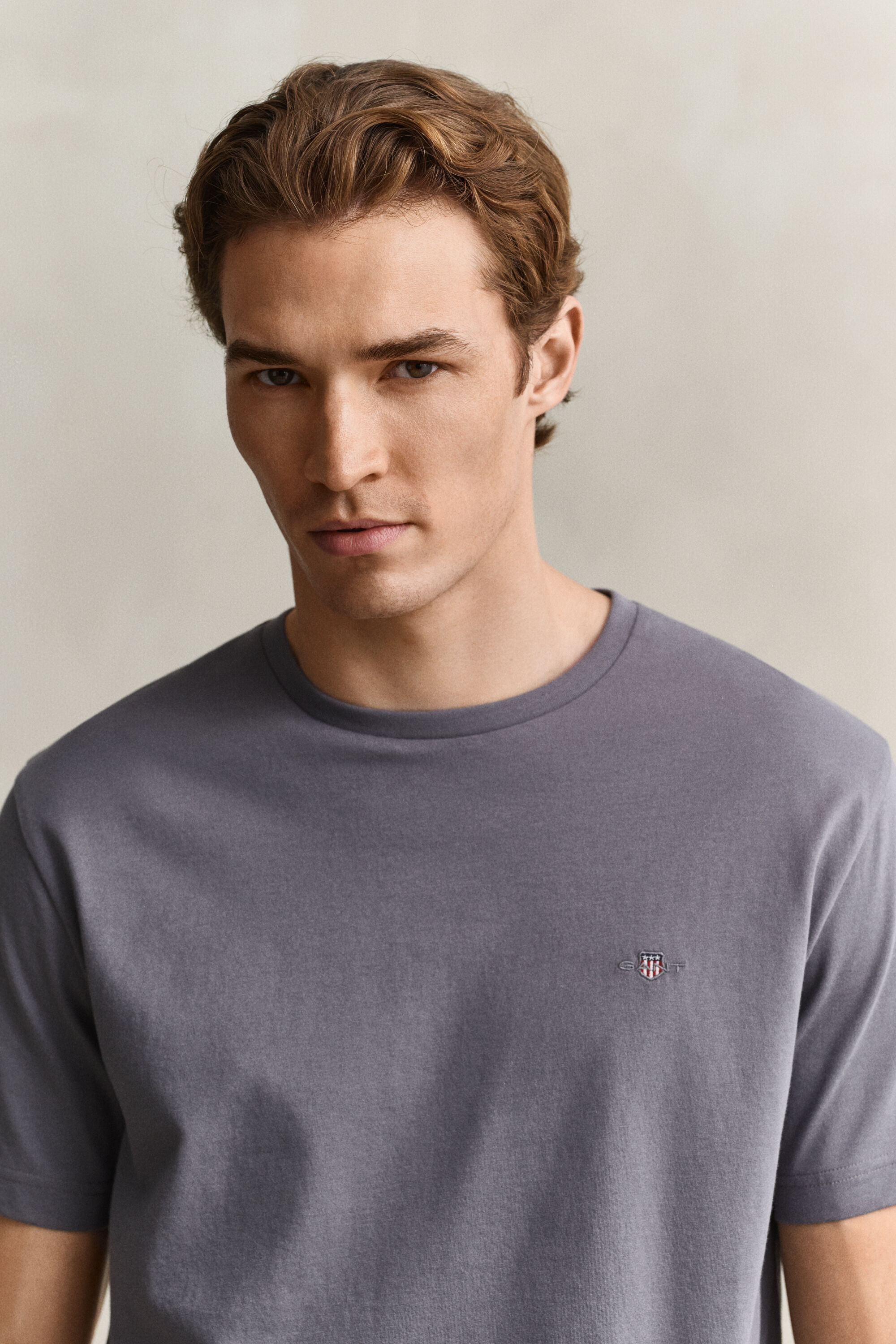 Regular fit ‑mitoitettu Shield-t‑paita