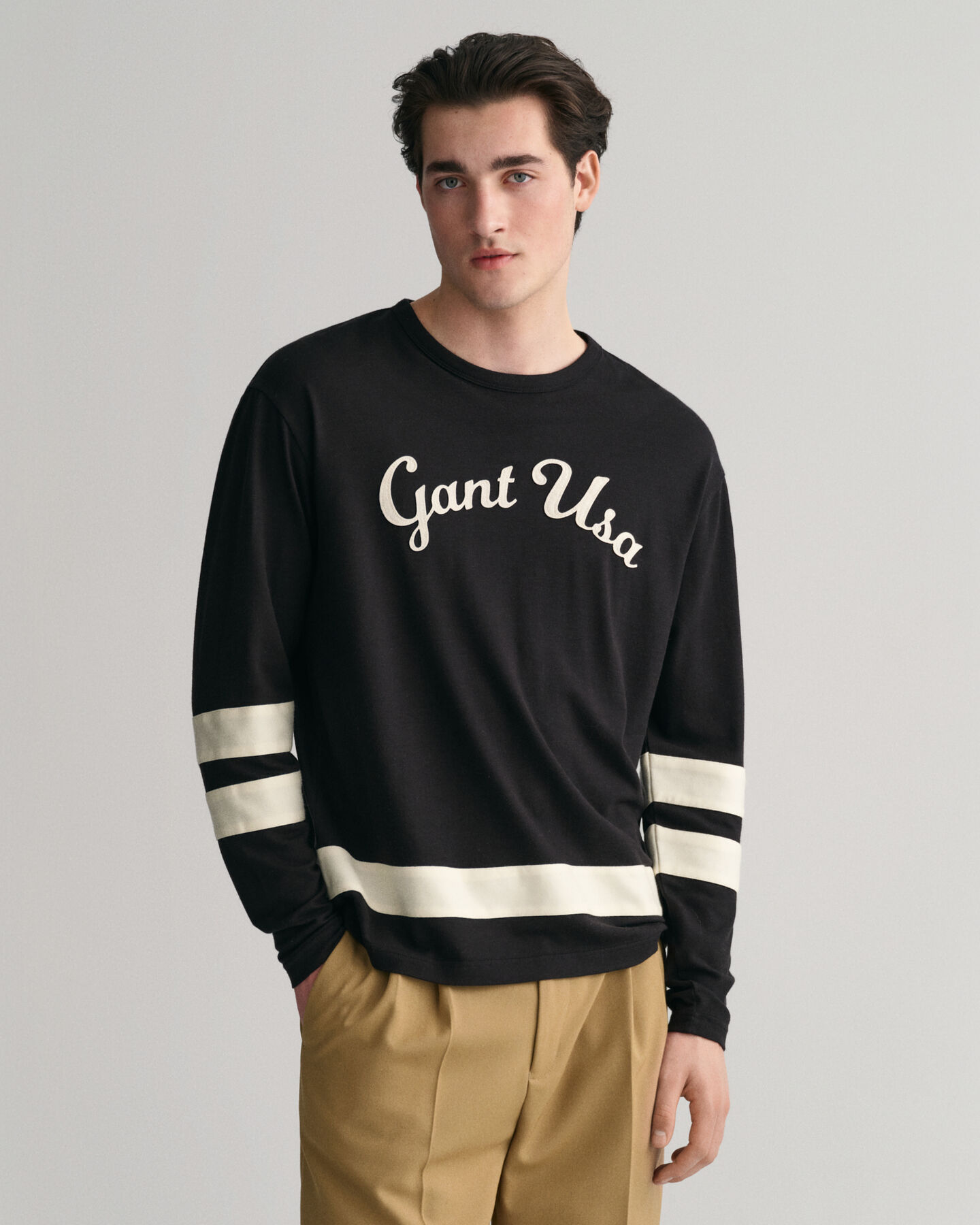 Pitk&auml;hihainen Script Graphic ‑t‑paita