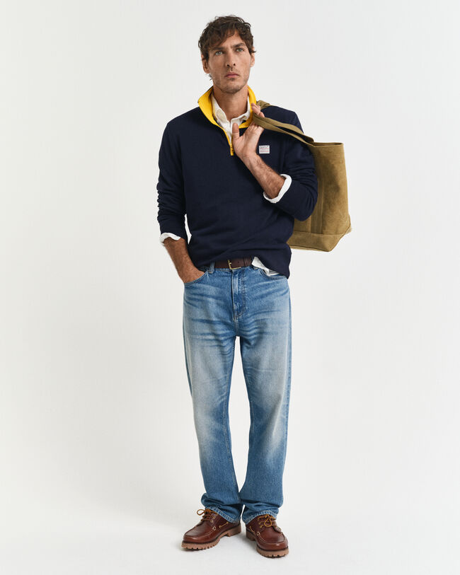 Kontrastivärinen collegepaita vetoketjukauluksella