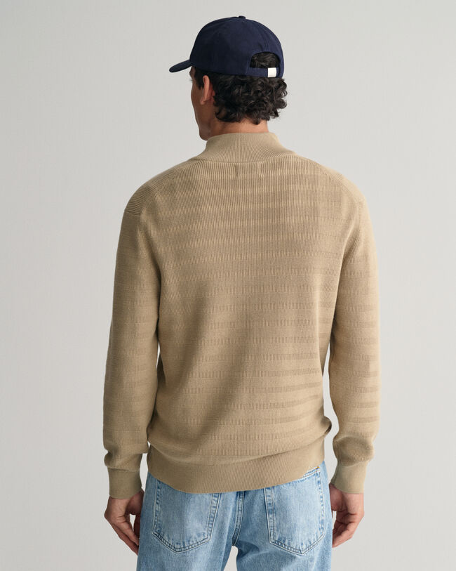 Raidallinen kohopintainen vetoketjukauluksellinen puuvillaneule