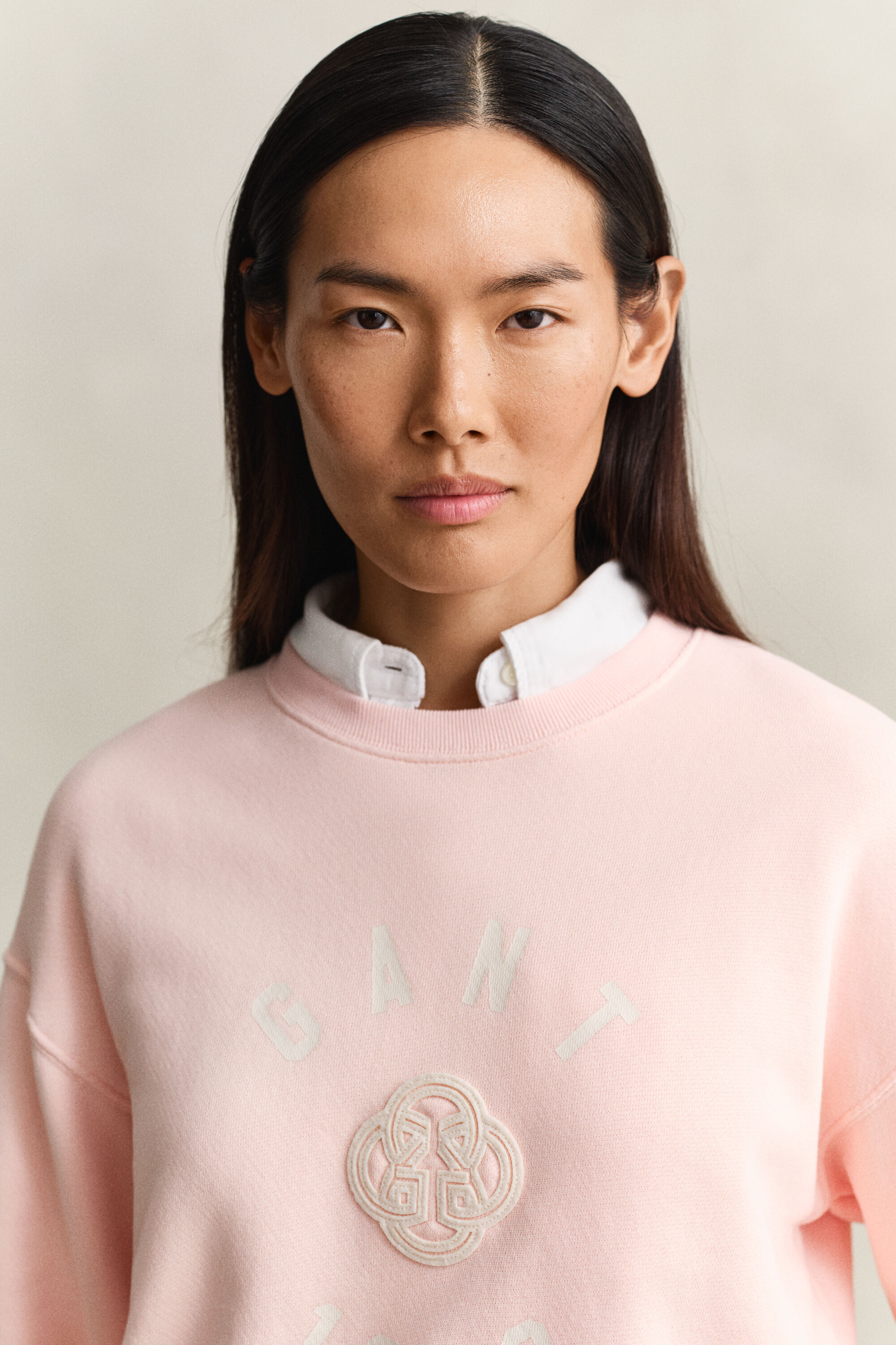 Graphic-collegepaita, pyöreä pääntie